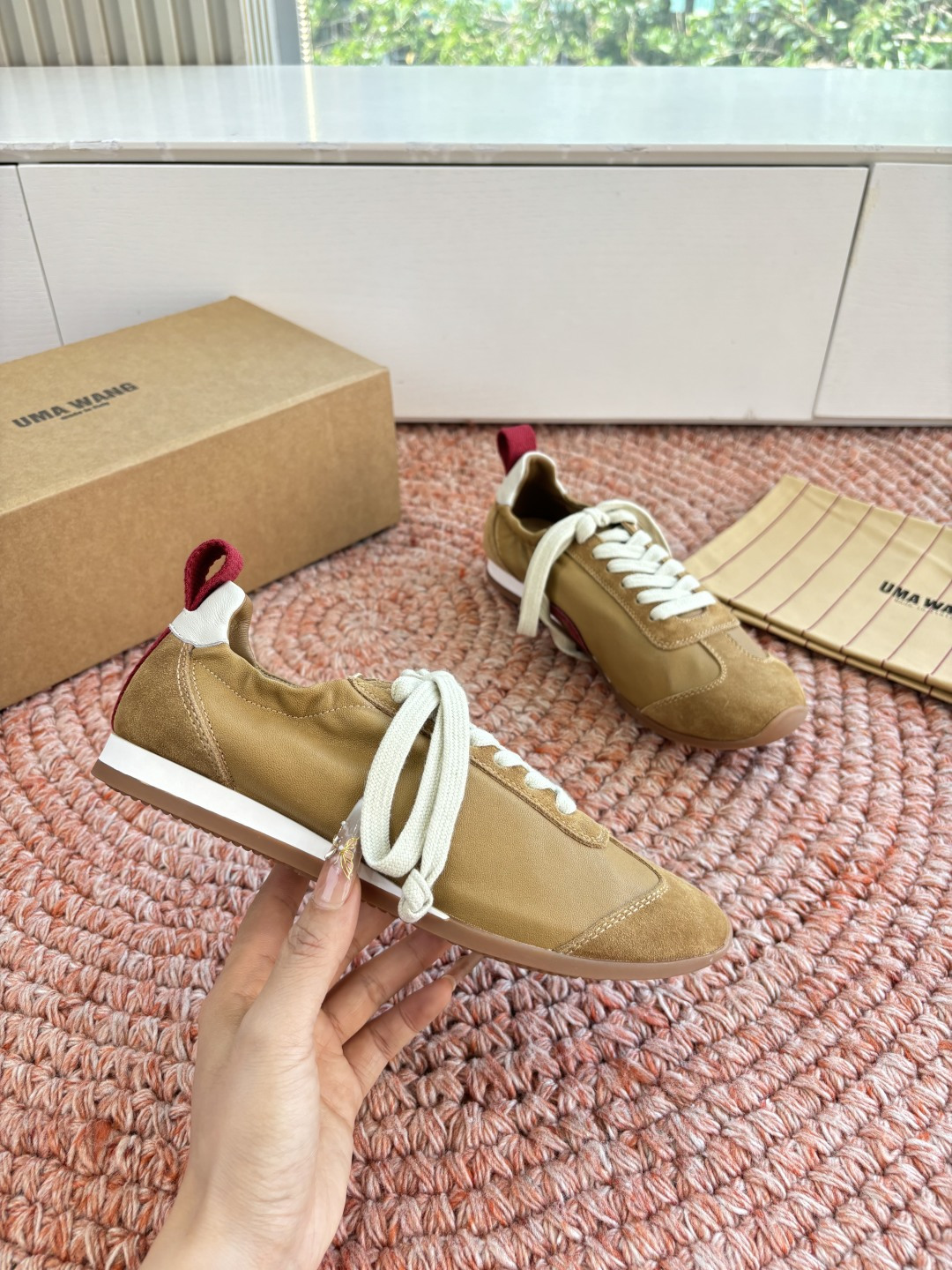 🌾G879😀UMA WANG 首次推出的德训鞋:✅全皮革鞋面，麂皮与光面皮的拼接处理很有层次，细节干净。