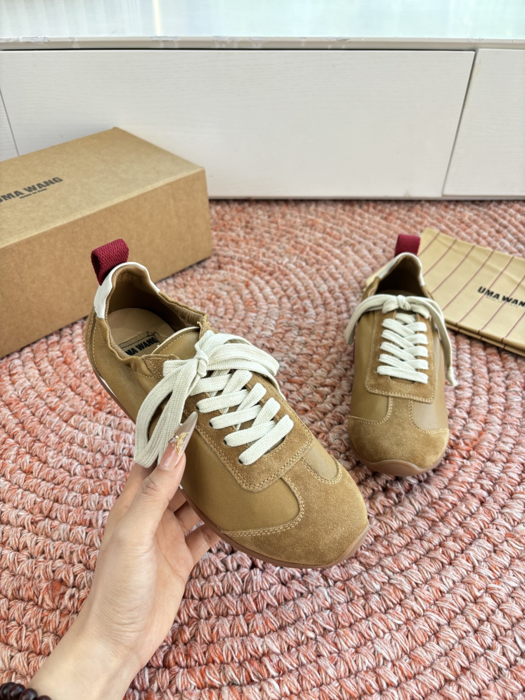 🌾G879😀UMA WANG 首次推出的德训鞋:✅全皮革鞋面，麂皮与光面皮的拼接处理很有层次，细节干净。