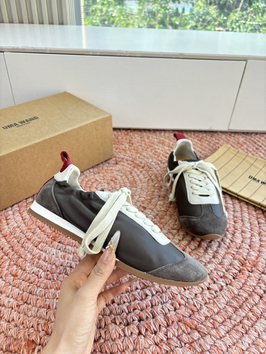 🌾G879😀UMA WANG 首次推出的德训鞋:✅全皮革鞋面，麂皮与光面皮的拼接处理很有层次，细节干净。