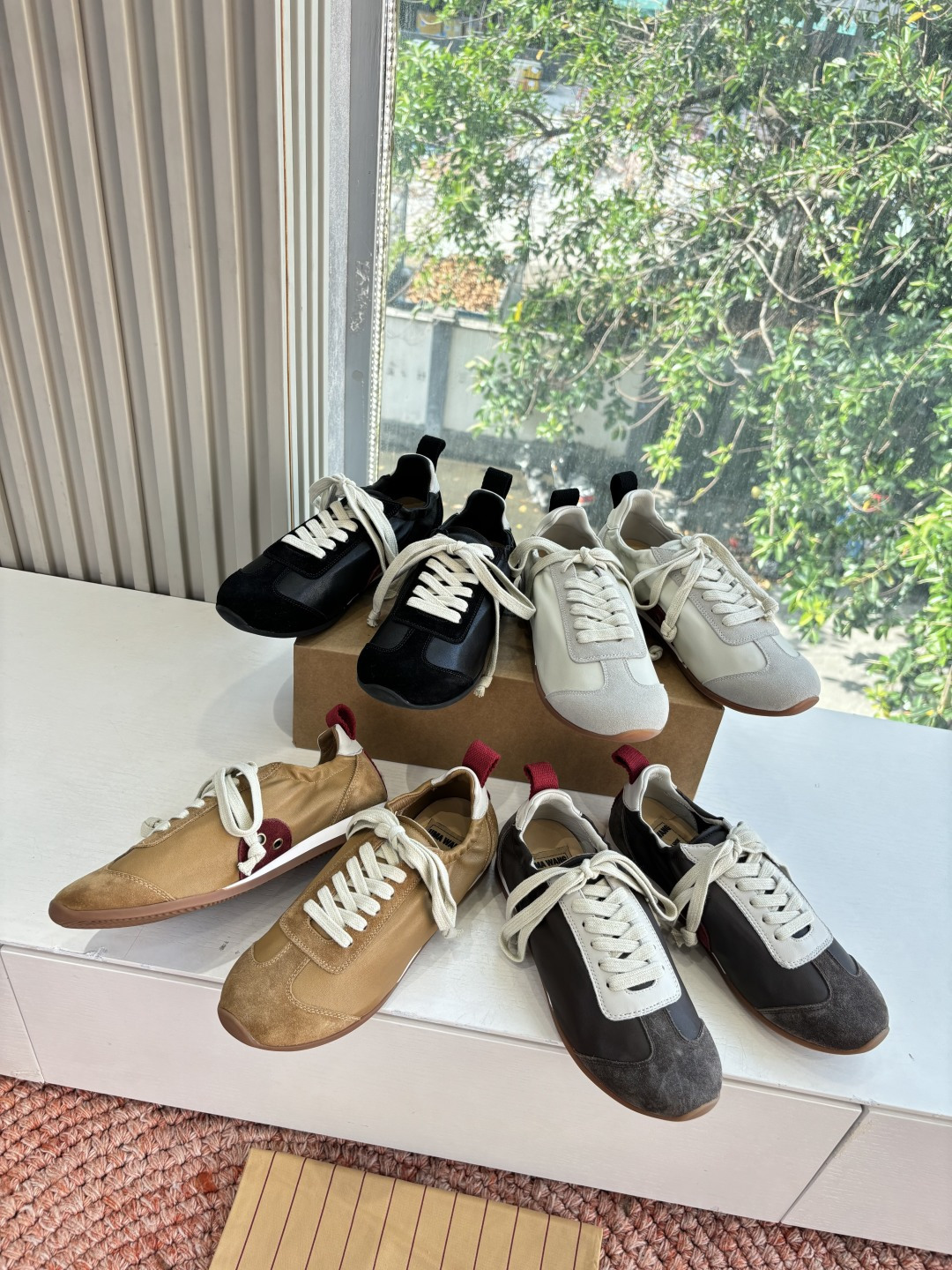 🌾G879😀UMA WANG 首次推出的德训鞋:✅全皮革鞋面，麂皮与光面皮的拼接处理很有层次，细节干净。