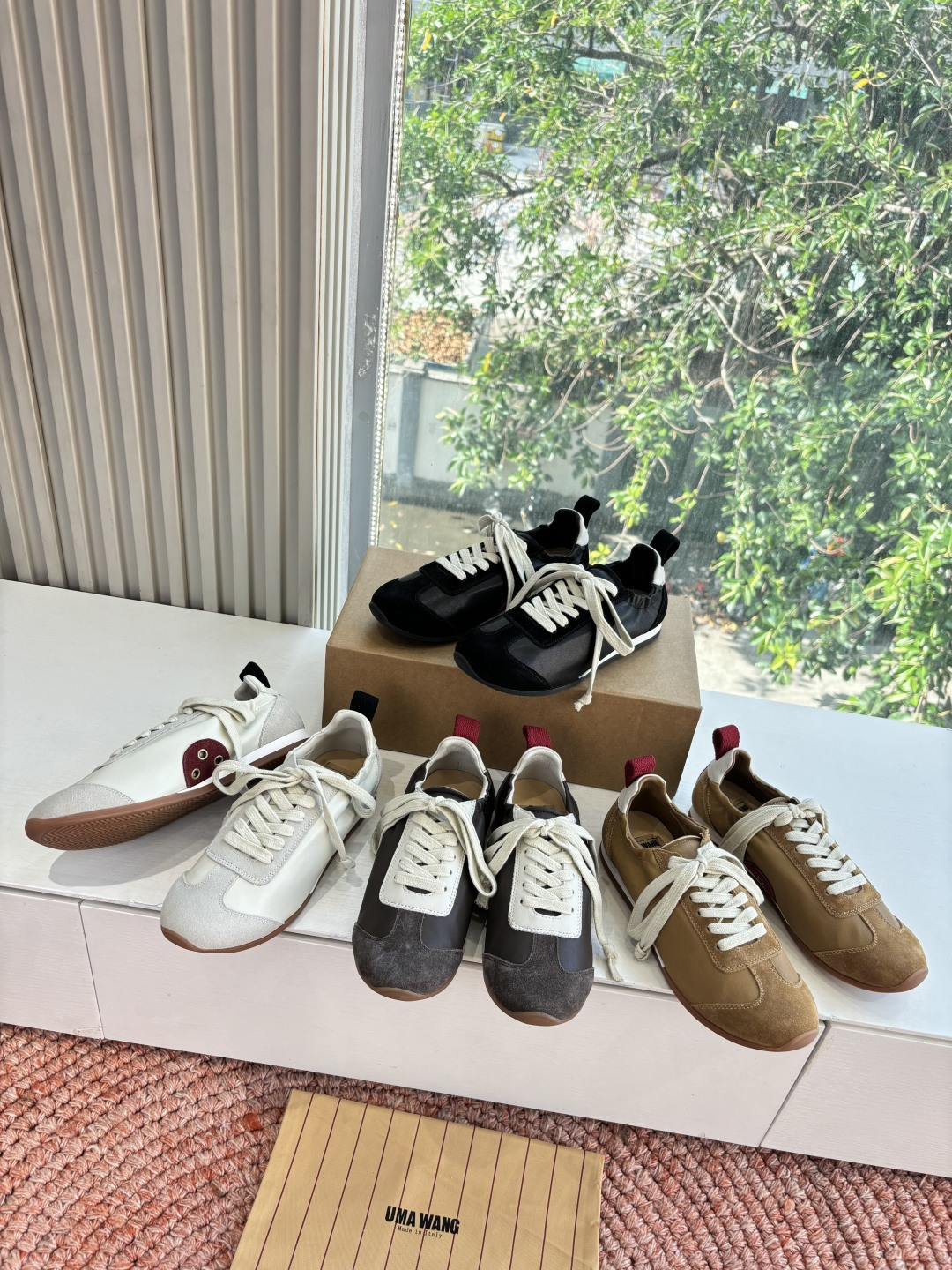 🌾G879😀UMA WANG 首次推出的德训鞋:✅全皮革鞋面，麂皮与光面皮的拼接处理很有层次，细节干净。