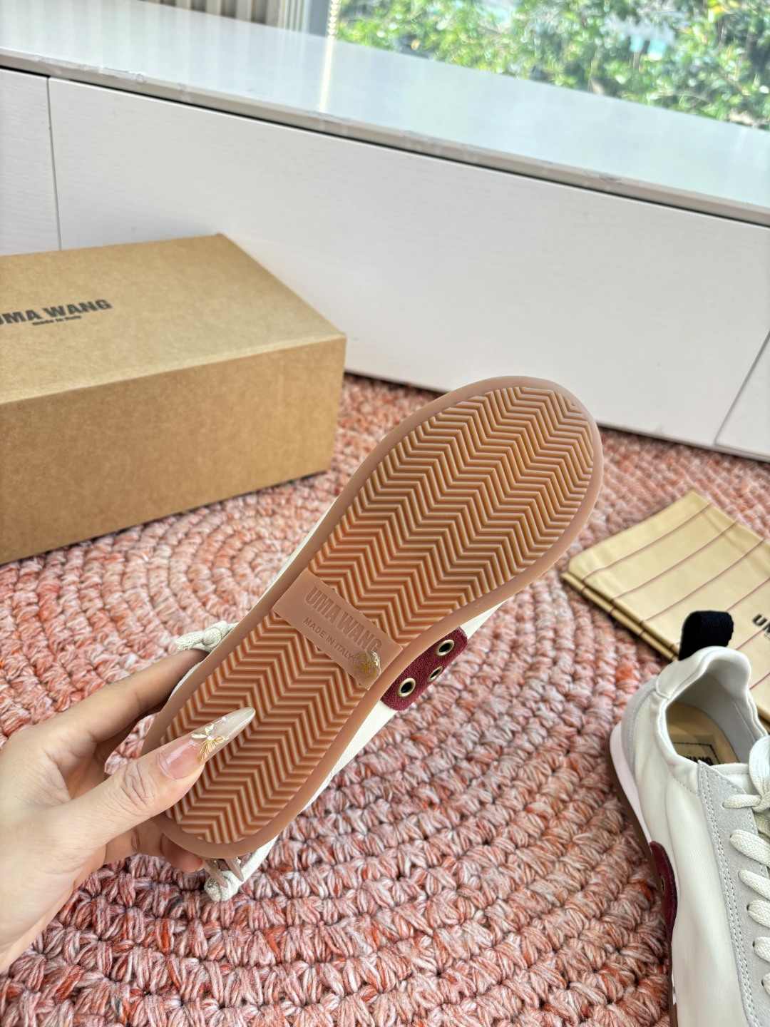 🌾G879😀UMA WANG 首次推出的德训鞋:✅全皮革鞋面，麂皮与光面皮的拼接处理很有层次，细节干净。