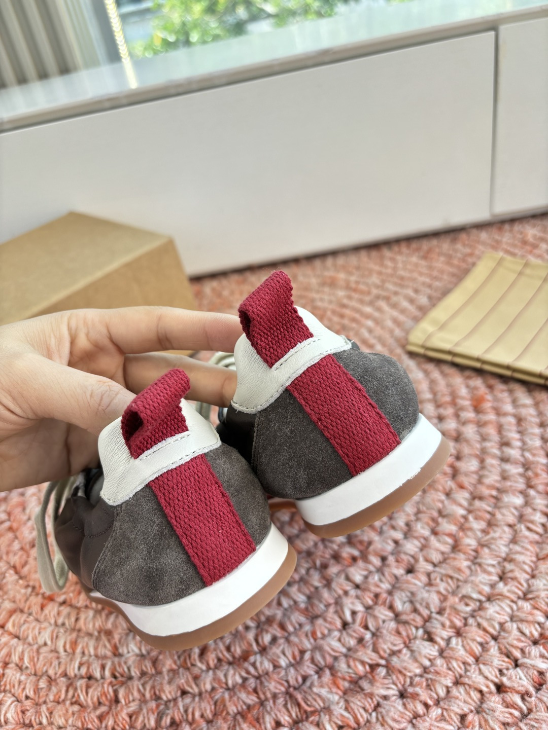 🌾G879😀UMA WANG 首次推出的德训鞋:✅全皮革鞋面，麂皮与光面皮的拼接处理很有层次，细节干净。