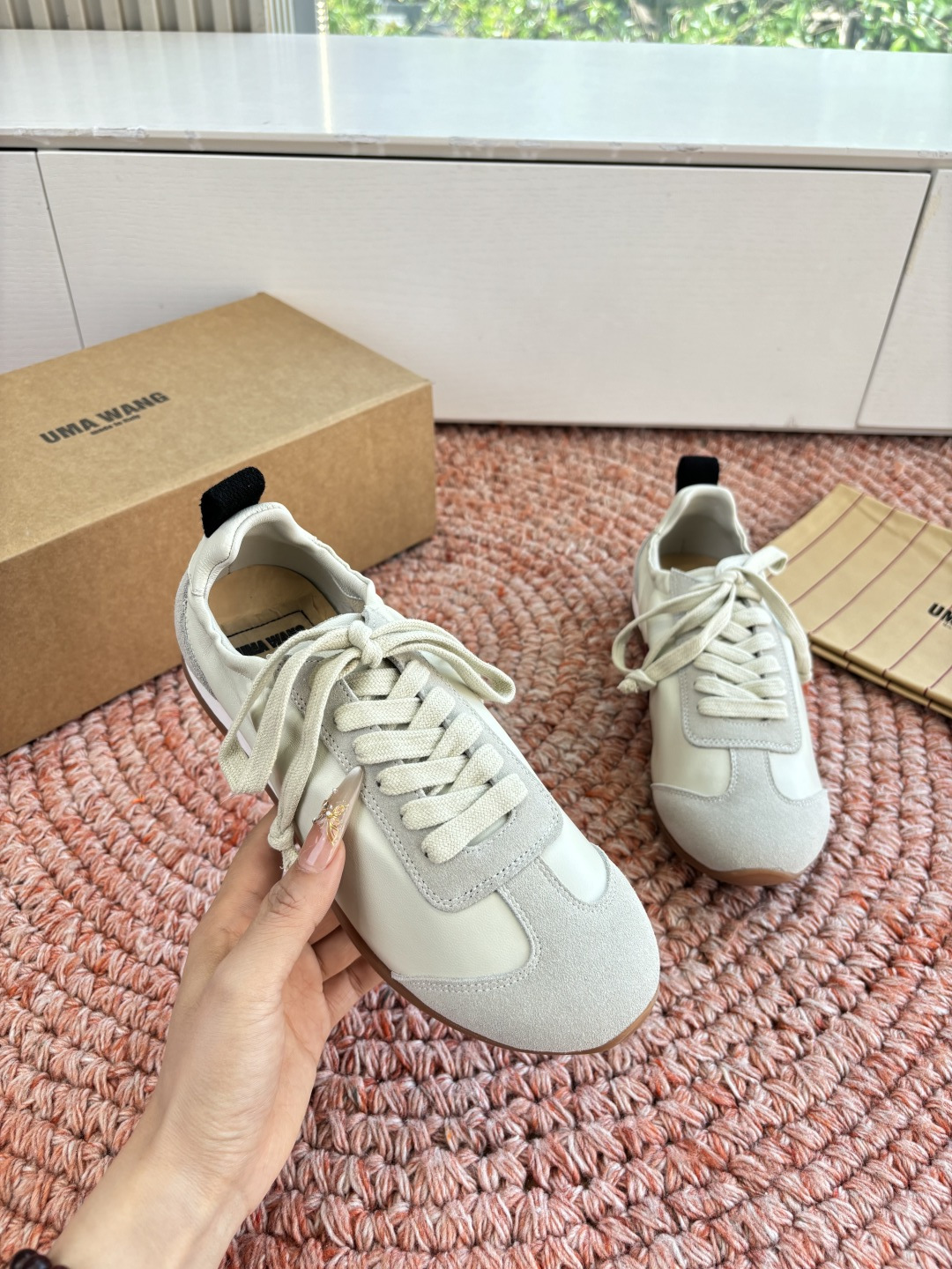 🌾G879😀UMA WANG 首次推出的德训鞋:✅全皮革鞋面，麂皮与光面皮的拼接处理很有层次，细节干净。