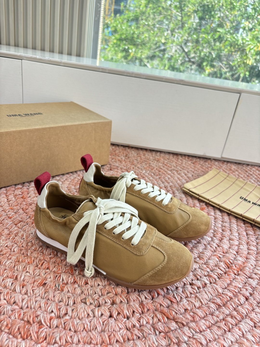 🌾G879😀UMA WANG 首次推出的德训鞋:✅全皮革鞋面，麂皮与光面皮的拼接处理很有层次，细节干净。