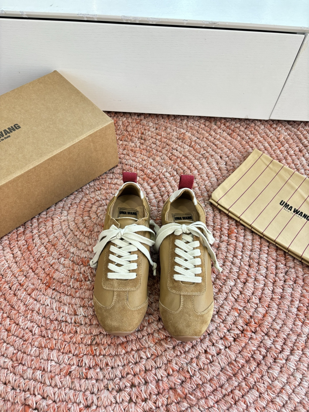 🌾G879😀UMA WANG 首次推出的德训鞋:✅全皮革鞋面，麂皮与光面皮的拼接处理很有层次，细节干净。