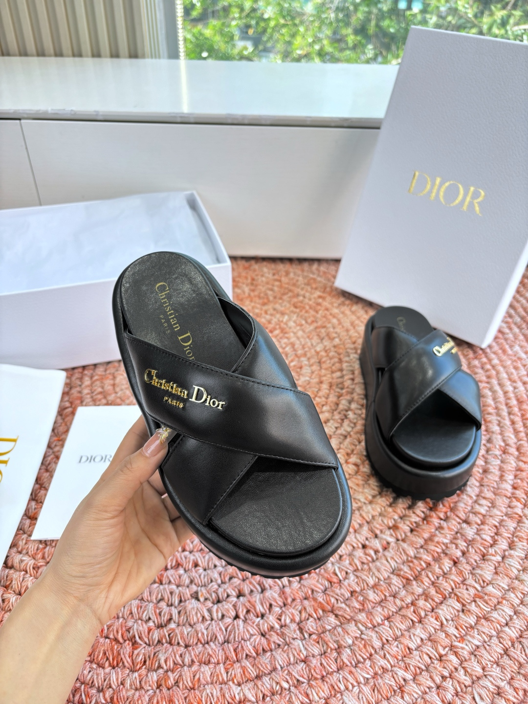 🌾代购级G133𝐃𝐢𝐎𝐑 #迪奥2026早春新款一眼就想要的一字带拖鞋凉鞋简单大方‘低调奢华！配上醒目的