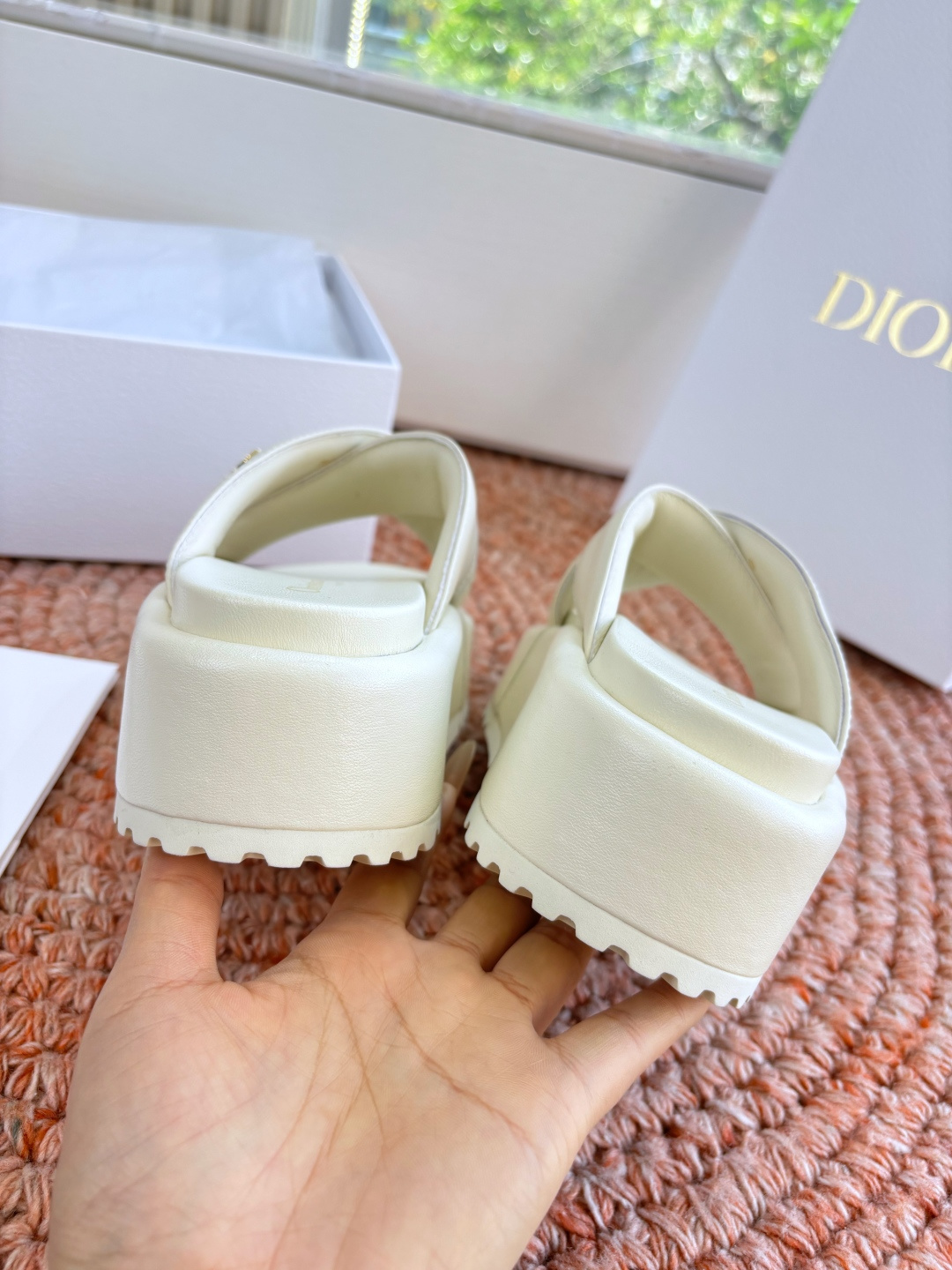 🌾代购级G133𝐃𝐢𝐎𝐑 #迪奥2026早春新款一眼就想要的一字带拖鞋凉鞋简单大方‘低调奢华！配上醒目的