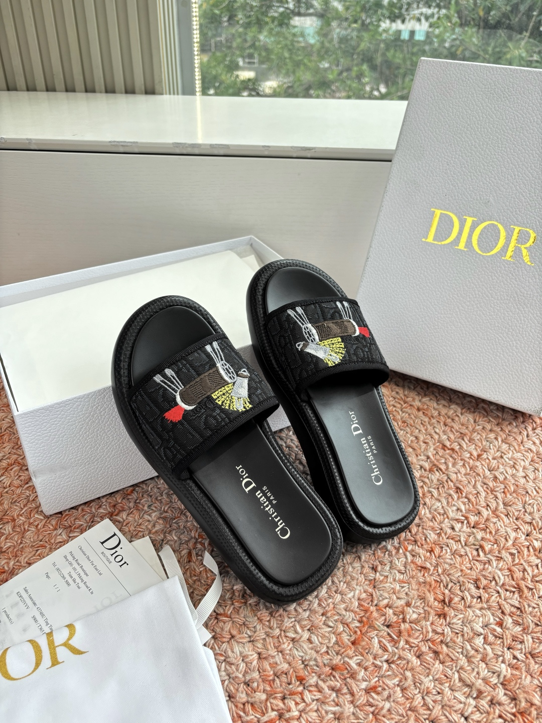 🌾代购级G133𝐃𝐢𝐎𝐑 #迪奥2026早春新款一眼就想要的一字带拖鞋凉鞋简单大方‘低调奢华！配上醒目的