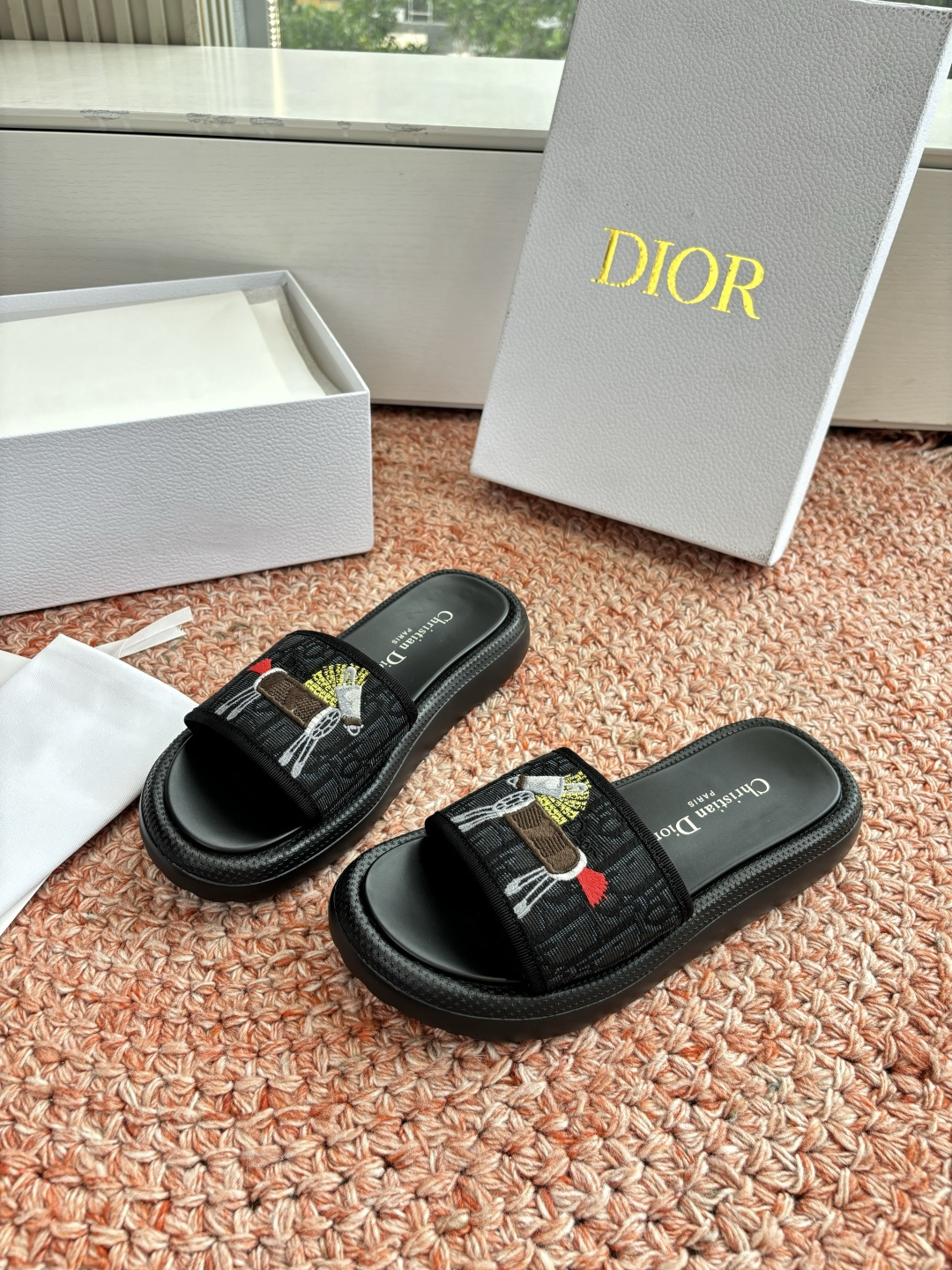 🌾代购级G133𝐃𝐢𝐎𝐑 #迪奥2026早春新款一眼就想要的一字带拖鞋凉鞋简单大方‘低调奢华！配上醒目的