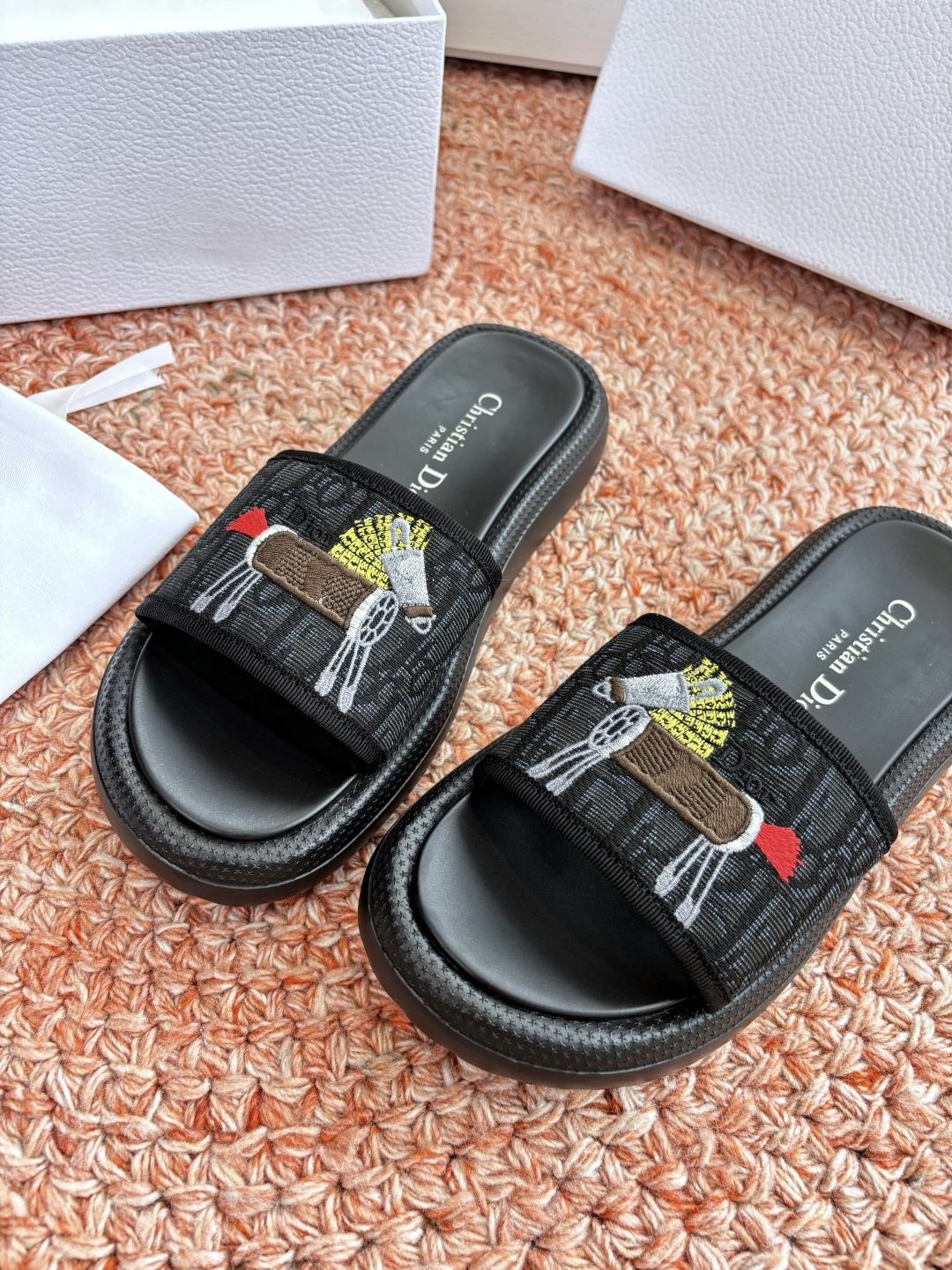 🌾代购级G133𝐃𝐢𝐎𝐑 #迪奥2026早春新款一眼就想要的一字带拖鞋凉鞋简单大方‘低调奢华！配上醒目的