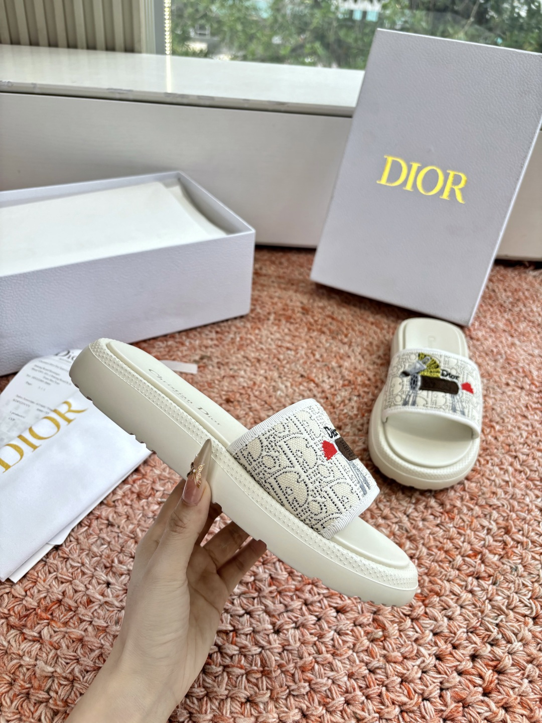 🌾代购级G133𝐃𝐢𝐎𝐑 #迪奥2026早春新款一眼就想要的一字带拖鞋凉鞋简单大方‘低调奢华！配上醒目的