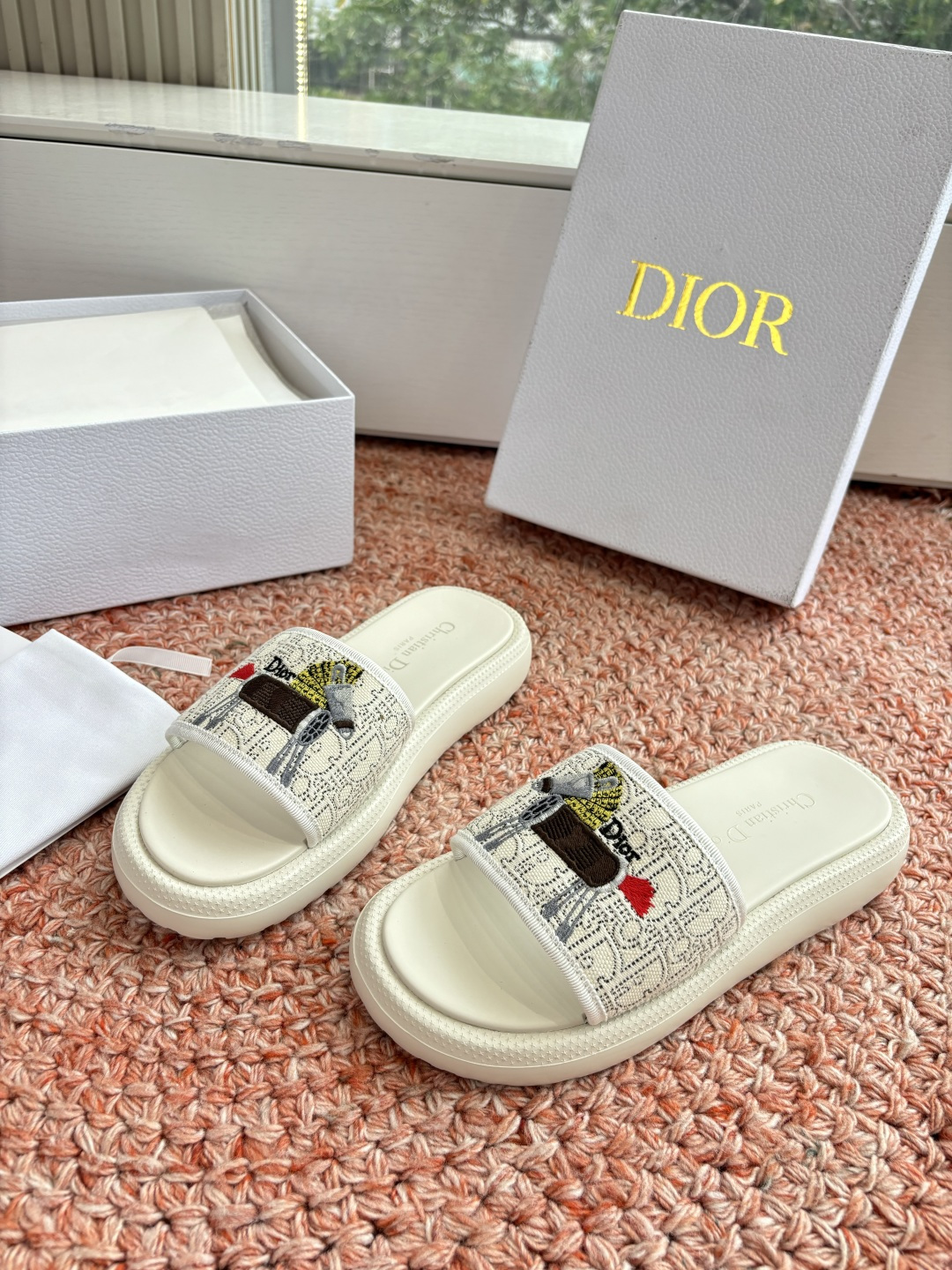 🌾代购级G133𝐃𝐢𝐎𝐑 #迪奥2026早春新款一眼就想要的一字带拖鞋凉鞋简单大方‘低调奢华！配上醒目的