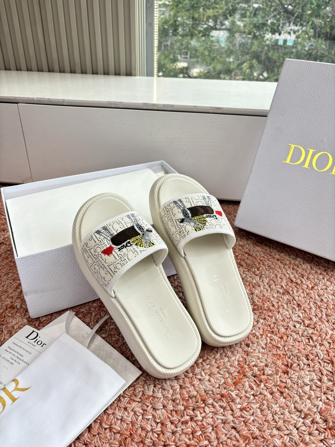 🌾代购级G133𝐃𝐢𝐎𝐑 #迪奥2026早春新款一眼就想要的一字带拖鞋凉鞋简单大方‘低调奢华！配上醒目的