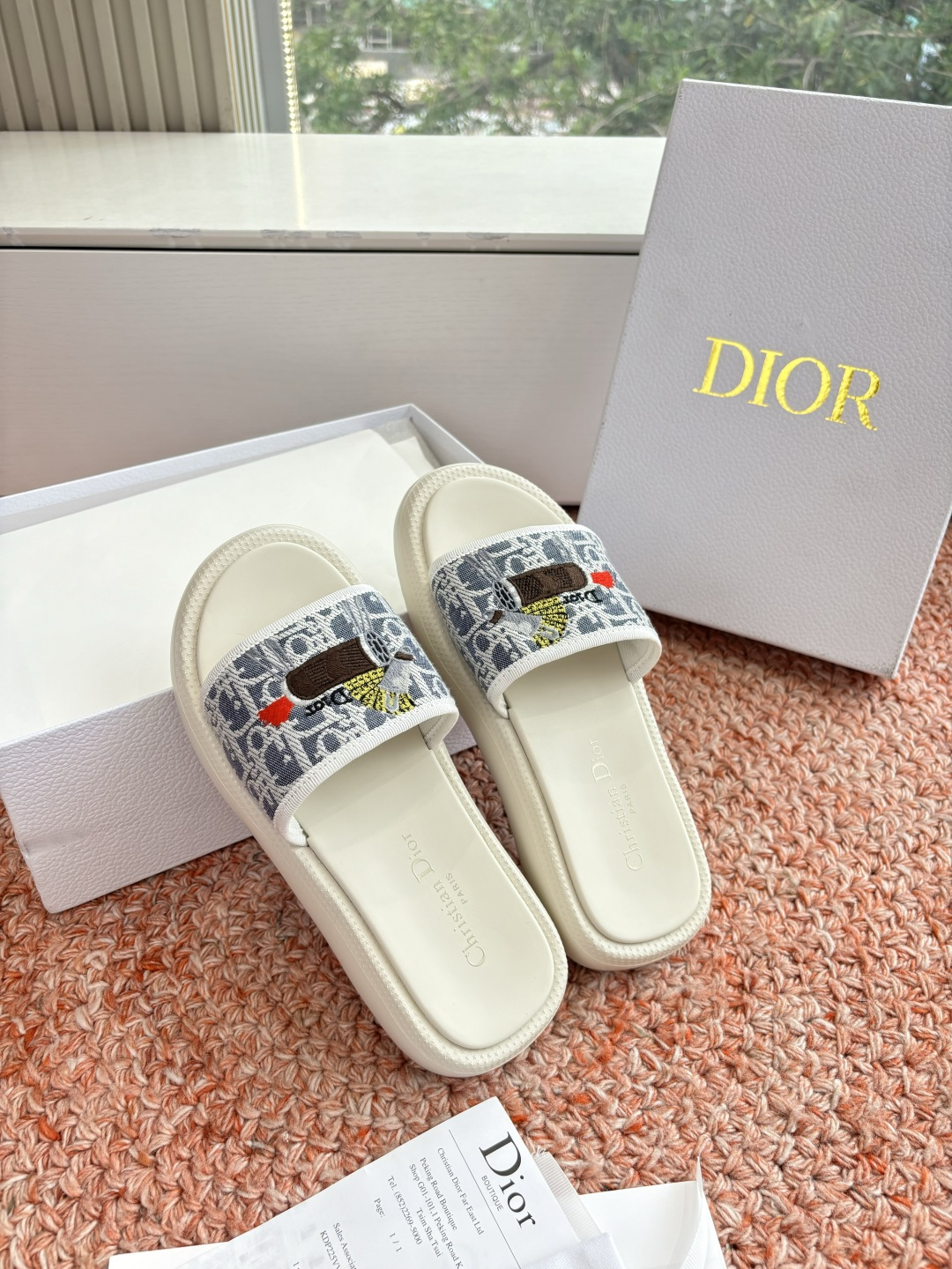 🌾代购级G133𝐃𝐢𝐎𝐑 #迪奥2026早春新款一眼就想要的一字带拖鞋凉鞋简单大方‘低调奢华！配上醒目的