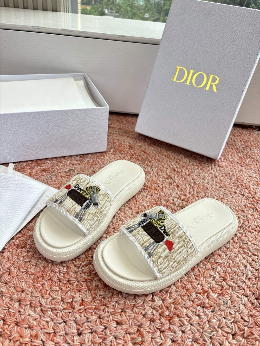 🌾代购级G133𝐃𝐢𝐎𝐑 #迪奥2026早春新款一眼就想要的一字带拖鞋凉鞋简单大方‘低调奢华！配上醒目的
