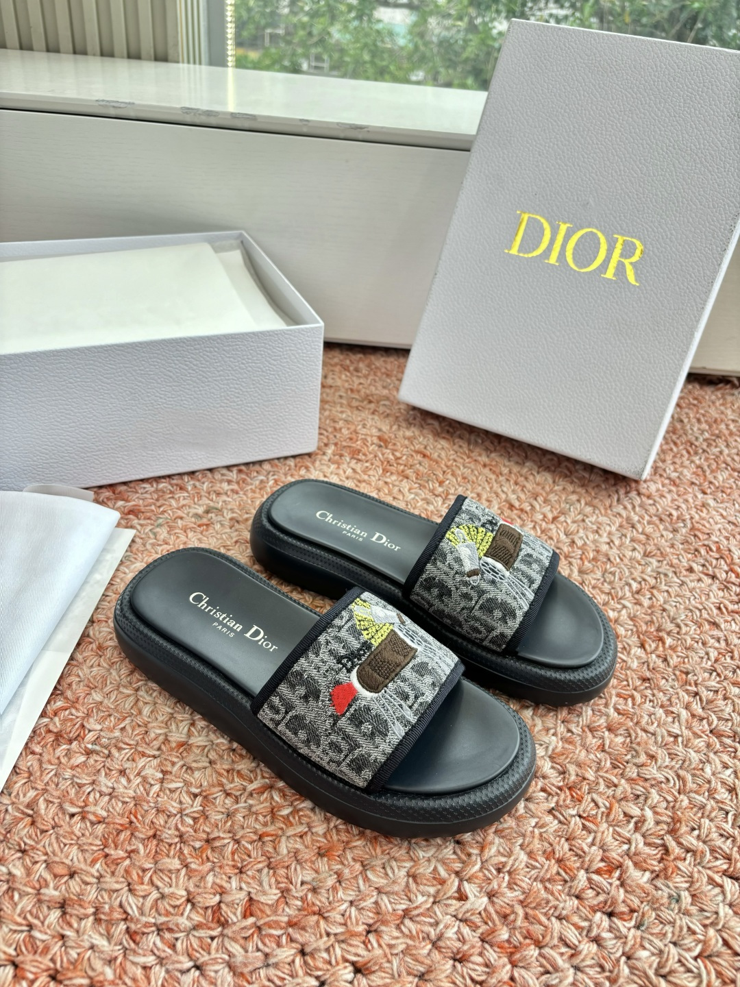 🌾代购级G133𝐃𝐢𝐎𝐑 #迪奥2026早春新款一眼就想要的一字带拖鞋凉鞋简单大方‘低调奢华！配上醒目的