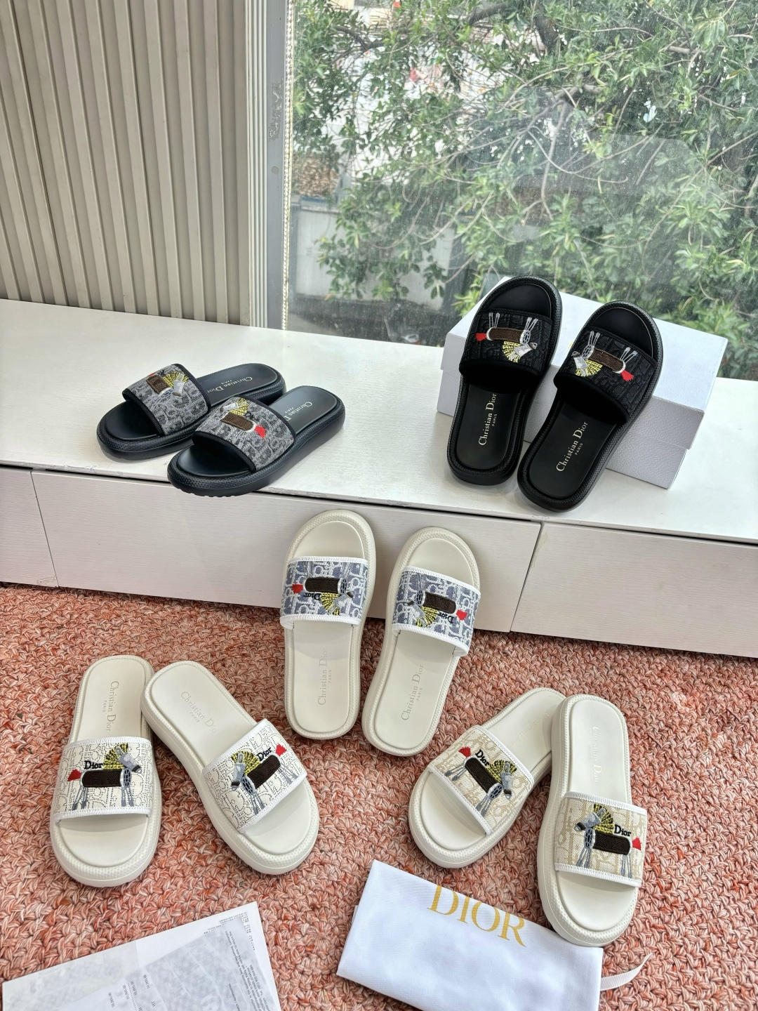🌾代购级G133𝐃𝐢𝐎𝐑 #迪奥2026早春新款一眼就想要的一字带拖鞋凉鞋简单大方‘低调奢华！配上醒目的