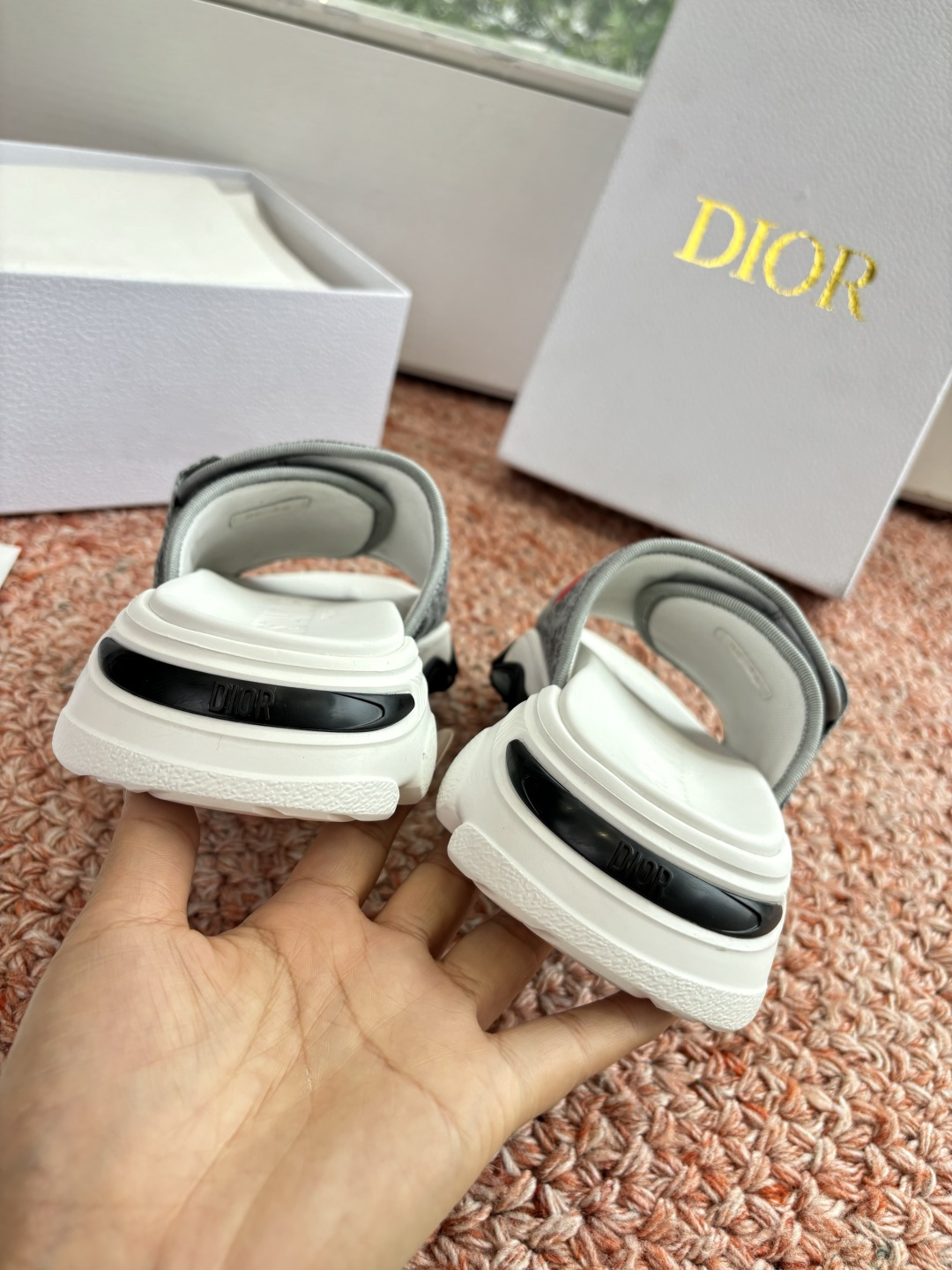 🌾代购级G133𝐃𝐢𝐎𝐑 #迪奥2026早春新款一眼就想要的一字带拖鞋凉鞋简单大方‘低调奢华！配上醒目的