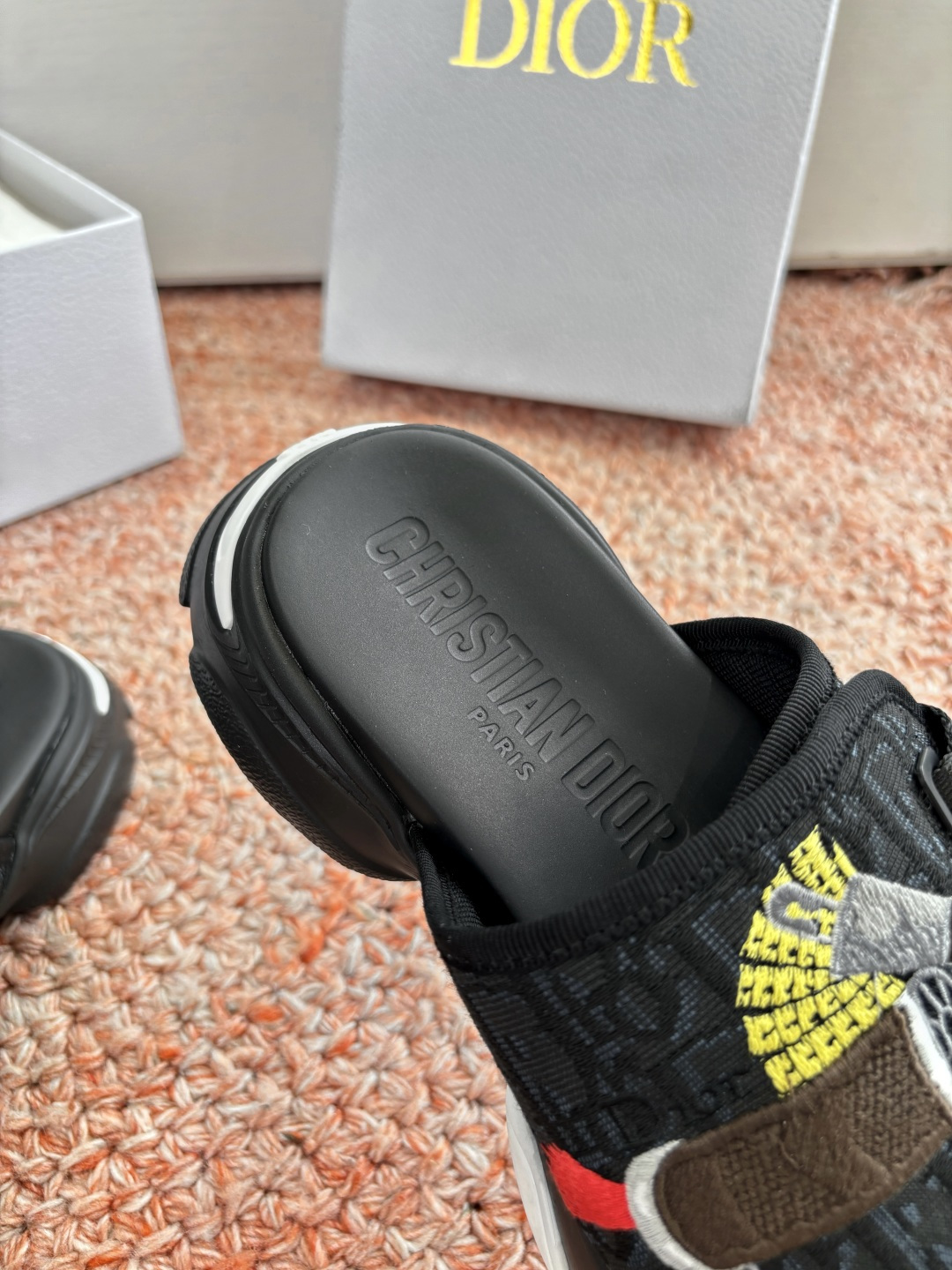 🌾代购级G133𝐃𝐢𝐎𝐑 #迪奥2026早春新款一眼就想要的一字带拖鞋凉鞋简单大方‘低调奢华！配上醒目的