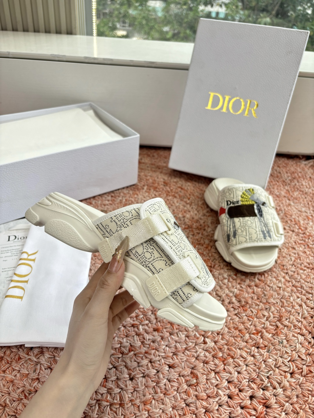 🌾代购级G133𝐃𝐢𝐎𝐑 #迪奥2026早春新款一眼就想要的一字带拖鞋凉鞋简单大方‘低调奢华！配上醒目的