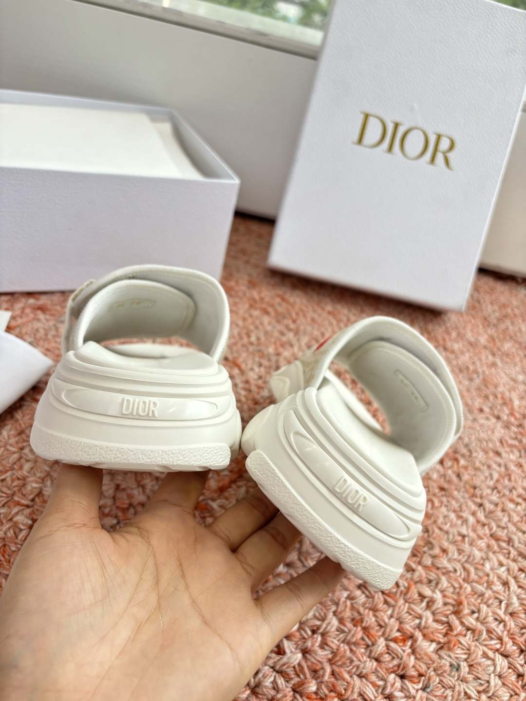 🌾代购级G133𝐃𝐢𝐎𝐑 #迪奥2026早春新款一眼就想要的一字带拖鞋凉鞋简单大方‘低调奢华！配上醒目的
