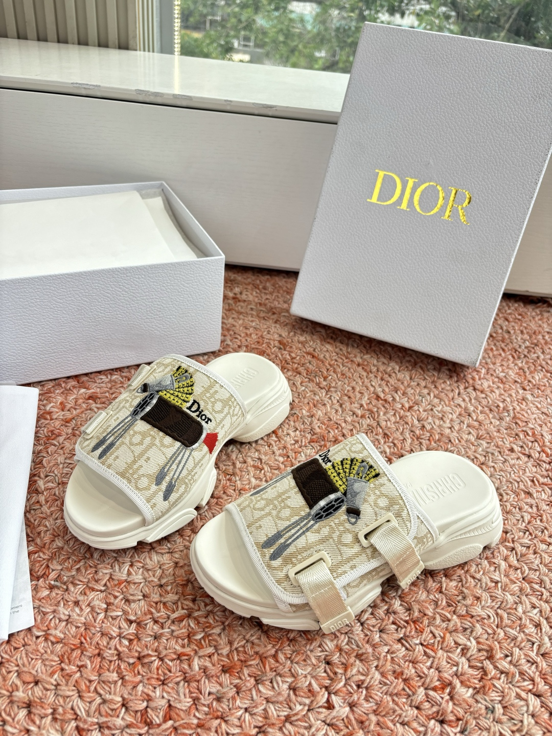 🌾代购级G133𝐃𝐢𝐎𝐑 #迪奥2026早春新款一眼就想要的一字带拖鞋凉鞋简单大方‘低调奢华！配上醒目的