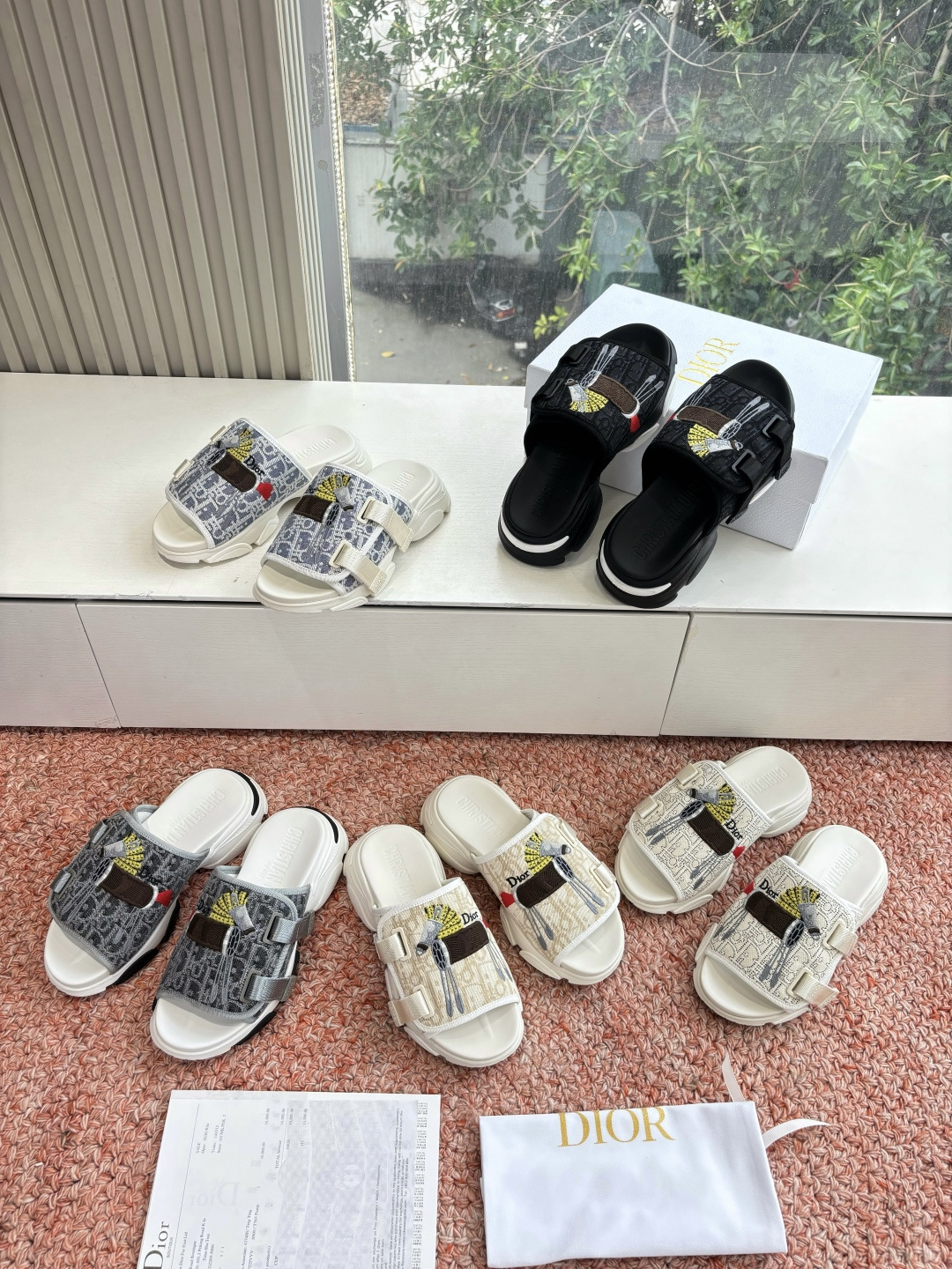 🌾代购级G133𝐃𝐢𝐎𝐑 #迪奥2026早春新款一眼就想要的一字带拖鞋凉鞋简单大方‘低调奢华！配上醒目的