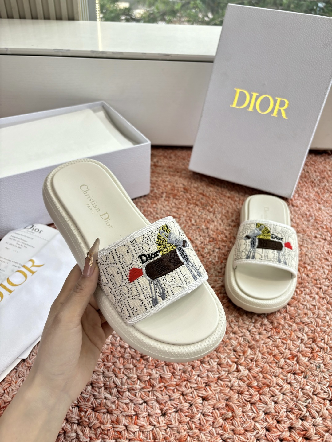 🌾代购级G133𝐃𝐢𝐎𝐑 #迪奥2026早春新款一眼就想要的一字带拖鞋凉鞋简单大方‘低调奢华！配上醒目的
