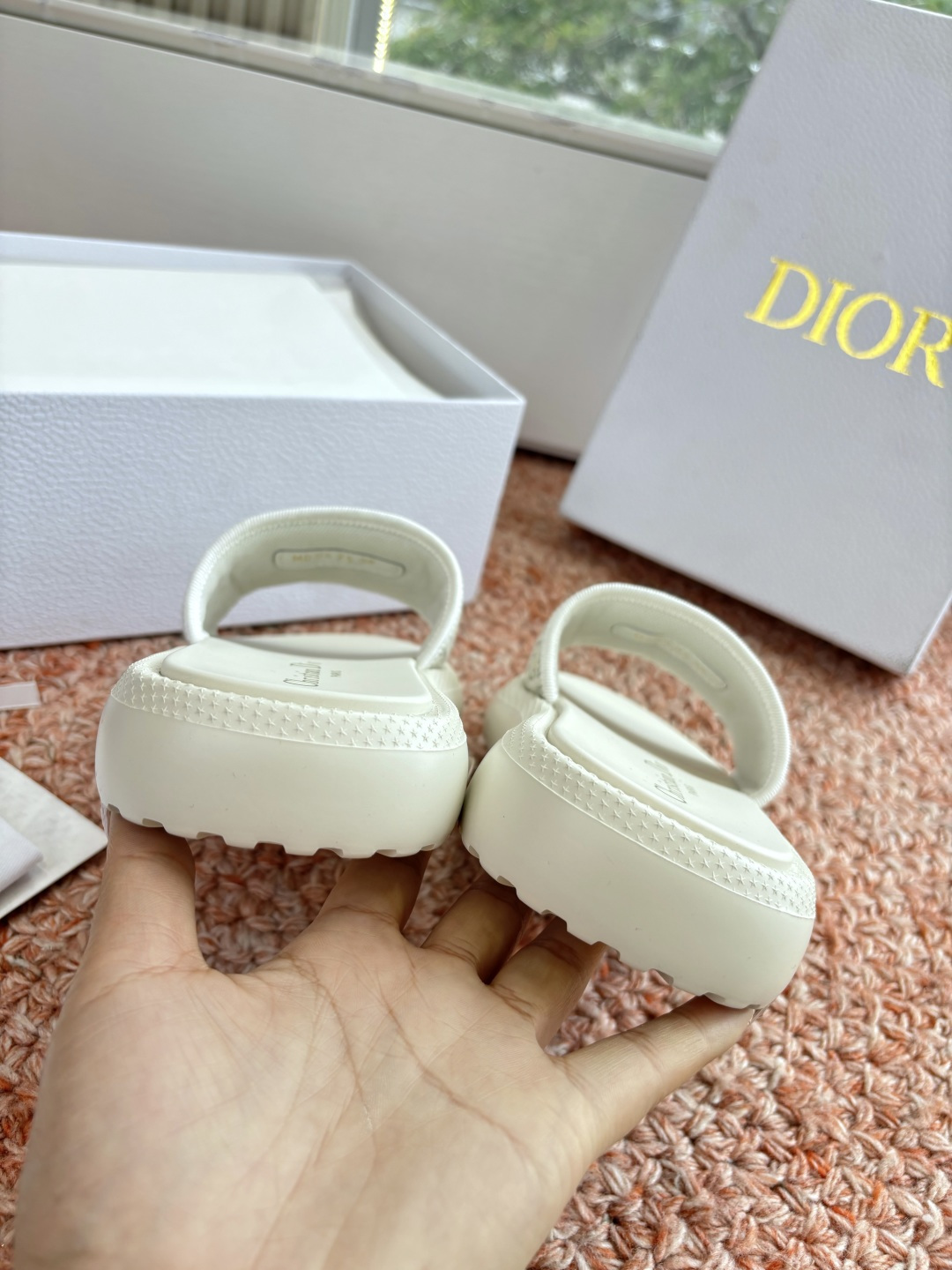 🌾代购级G133𝐃𝐢𝐎𝐑 #迪奥2026早春新款一眼就想要的一字带拖鞋凉鞋简单大方‘低调奢华！配上醒目的