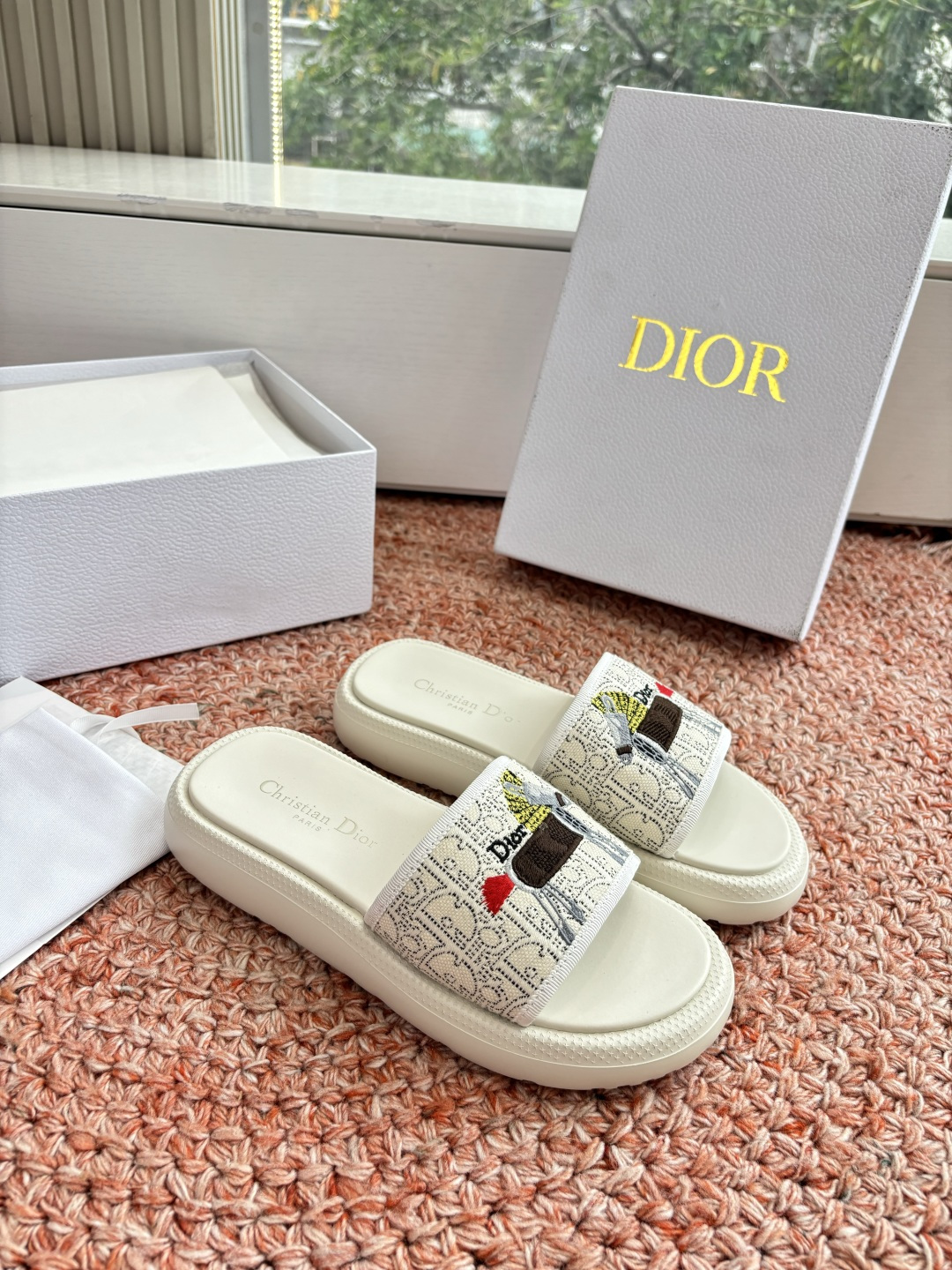 🌾代购级G133𝐃𝐢𝐎𝐑 #迪奥2026早春新款一眼就想要的一字带拖鞋凉鞋简单大方‘低调奢华！配上醒目的