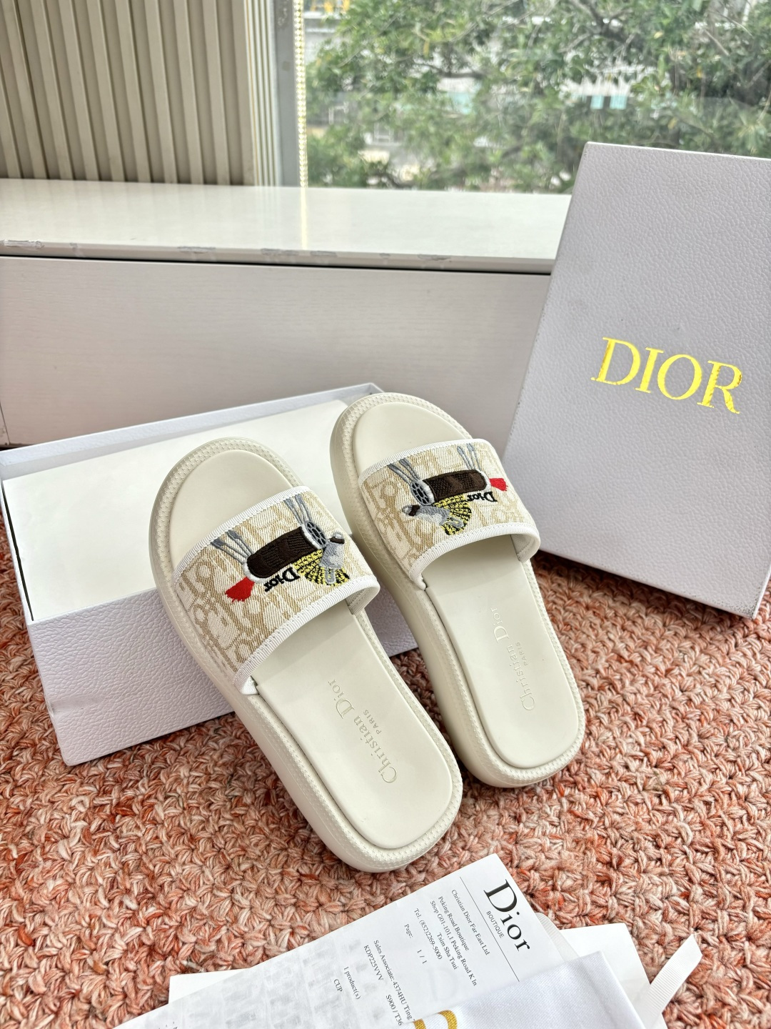 🌾代购级G133𝐃𝐢𝐎𝐑 #迪奥2026早春新款一眼就想要的一字带拖鞋凉鞋简单大方‘低调奢华！配上醒目的
