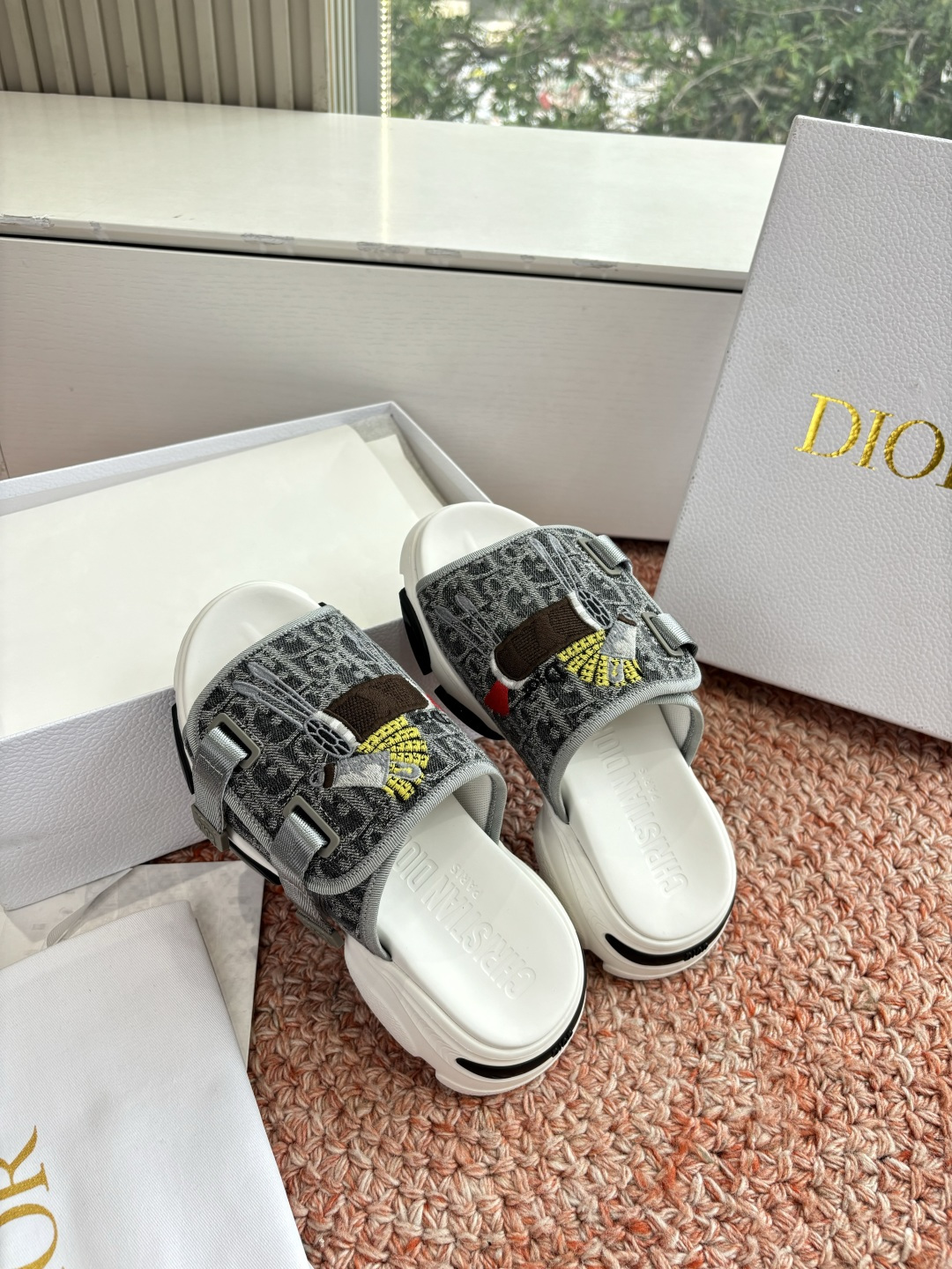 🌾代购级G133𝐃𝐢𝐎𝐑 #迪奥2026早春新款一眼就想要的一字带拖鞋凉鞋简单大方‘低调奢华！配上醒目的