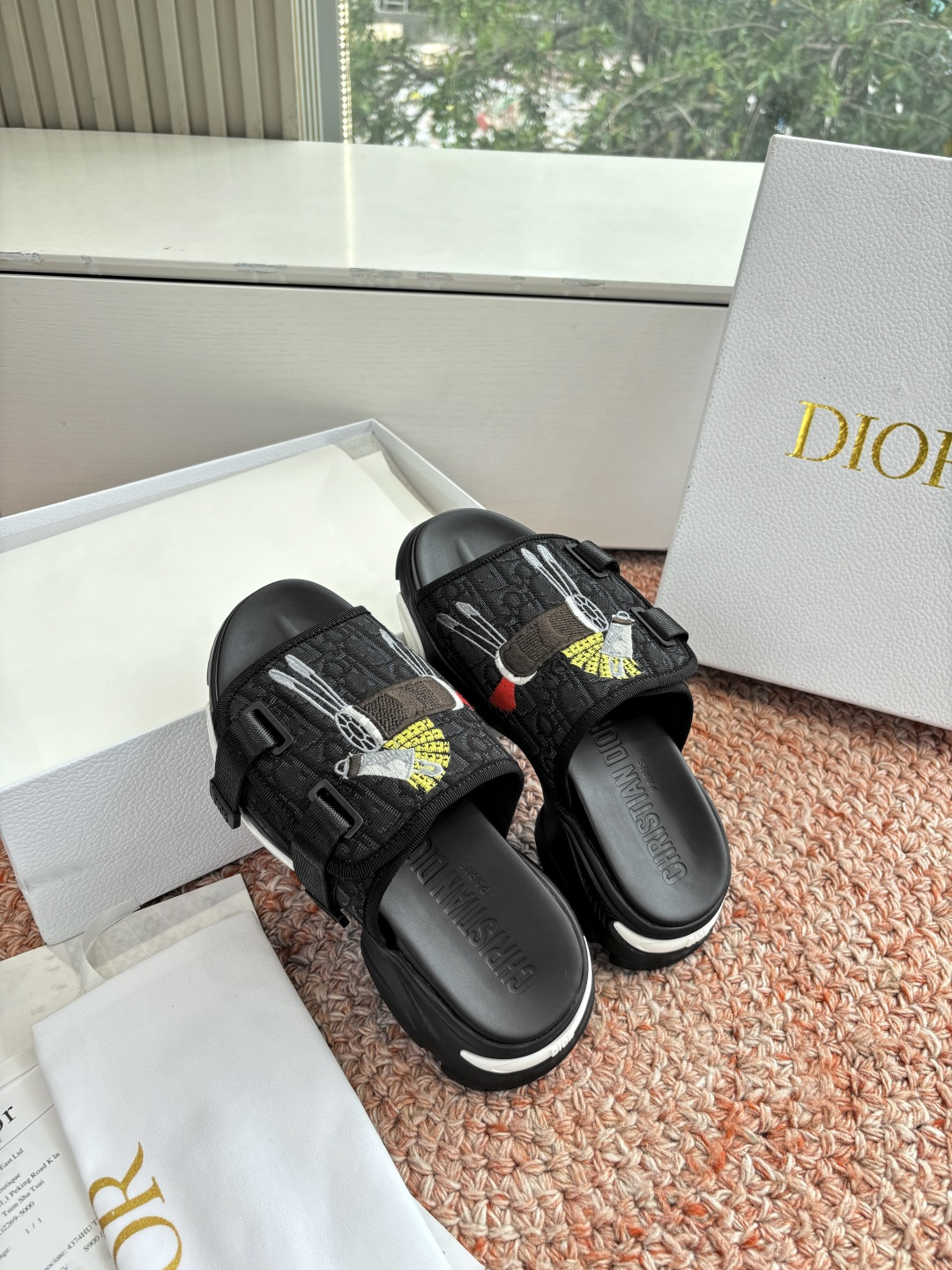 🌾代购级G133𝐃𝐢𝐎𝐑 #迪奥2026早春新款一眼就想要的一字带拖鞋凉鞋简单大方‘低调奢华！配上醒目的