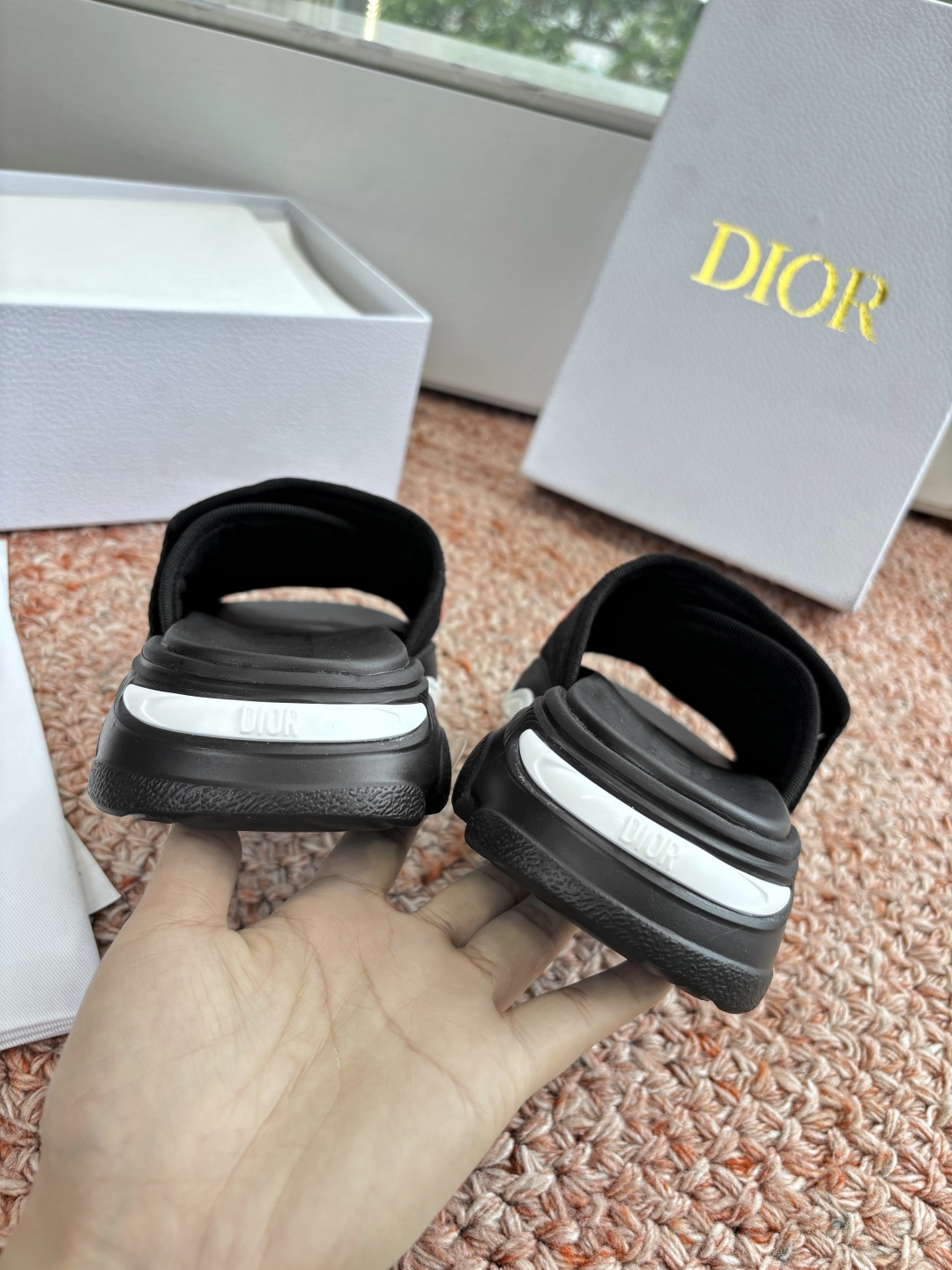 🌾代购级G133𝐃𝐢𝐎𝐑 #迪奥2026早春新款一眼就想要的一字带拖鞋凉鞋简单大方‘低调奢华！配上醒目的