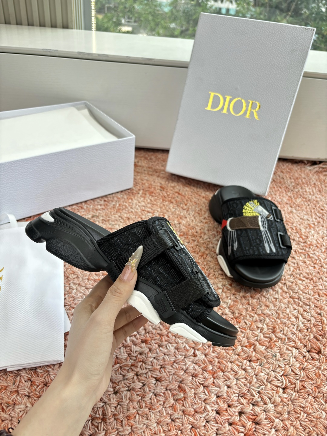 🌾代购级G133𝐃𝐢𝐎𝐑 #迪奥2026早春新款一眼就想要的一字带拖鞋凉鞋简单大方‘低调奢华！配上醒目的