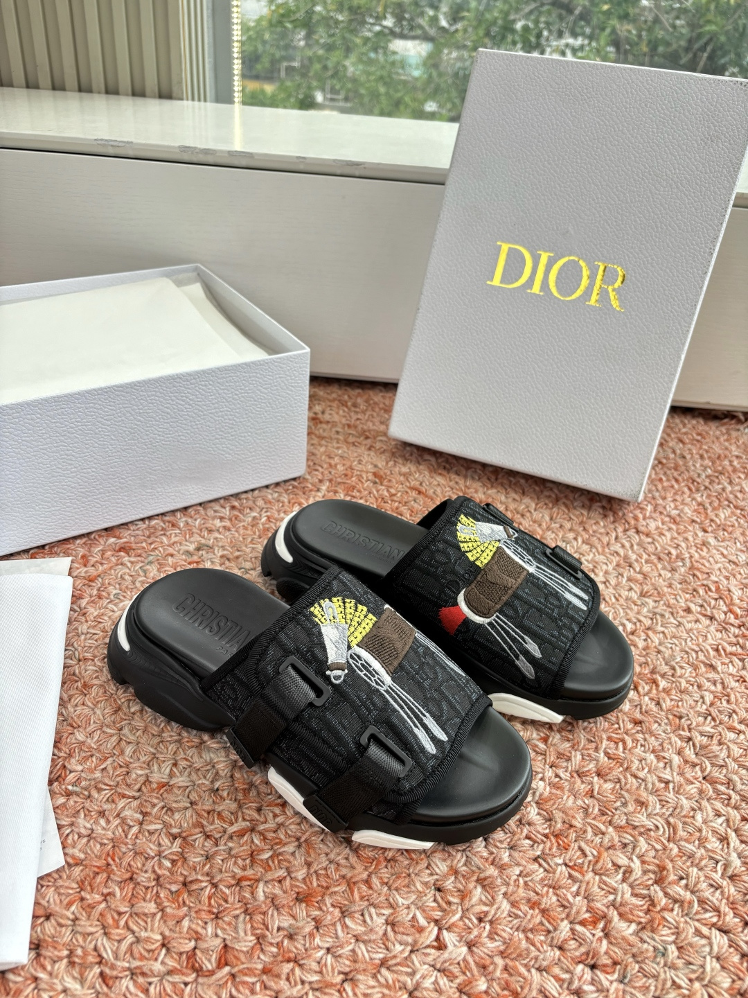 🌾代购级G133𝐃𝐢𝐎𝐑 #迪奥2026早春新款一眼就想要的一字带拖鞋凉鞋简单大方‘低调奢华！配上醒目的