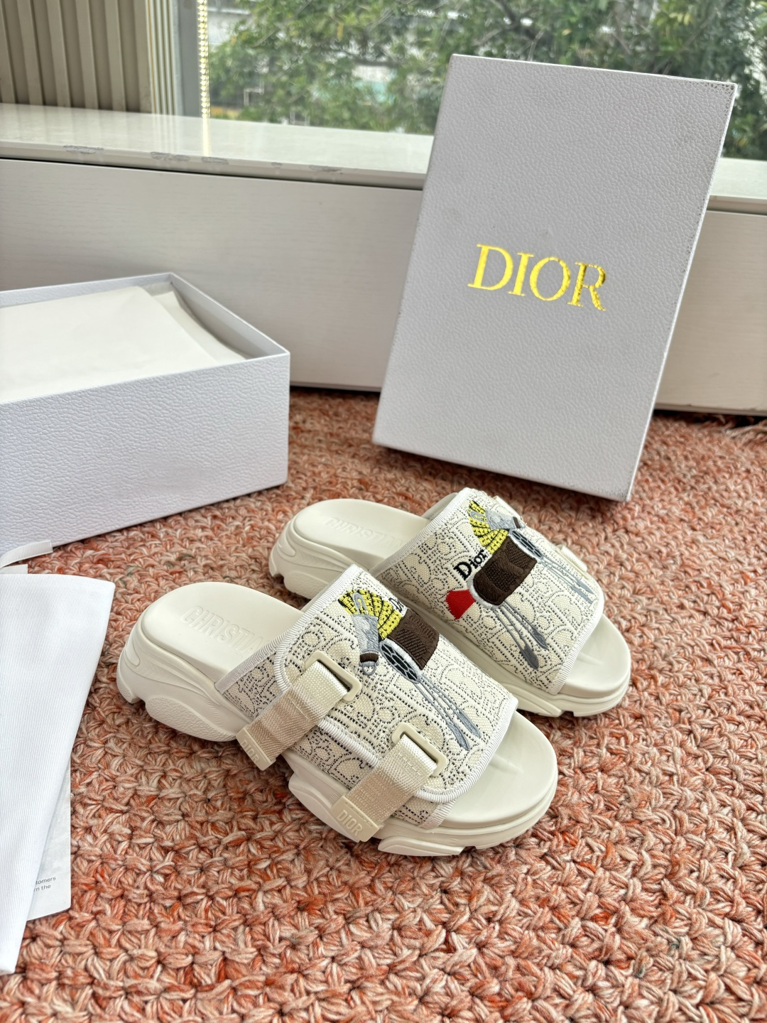 🌾代购级G133𝐃𝐢𝐎𝐑 #迪奥2026早春新款一眼就想要的一字带拖鞋凉鞋简单大方‘低调奢华！配上醒目的