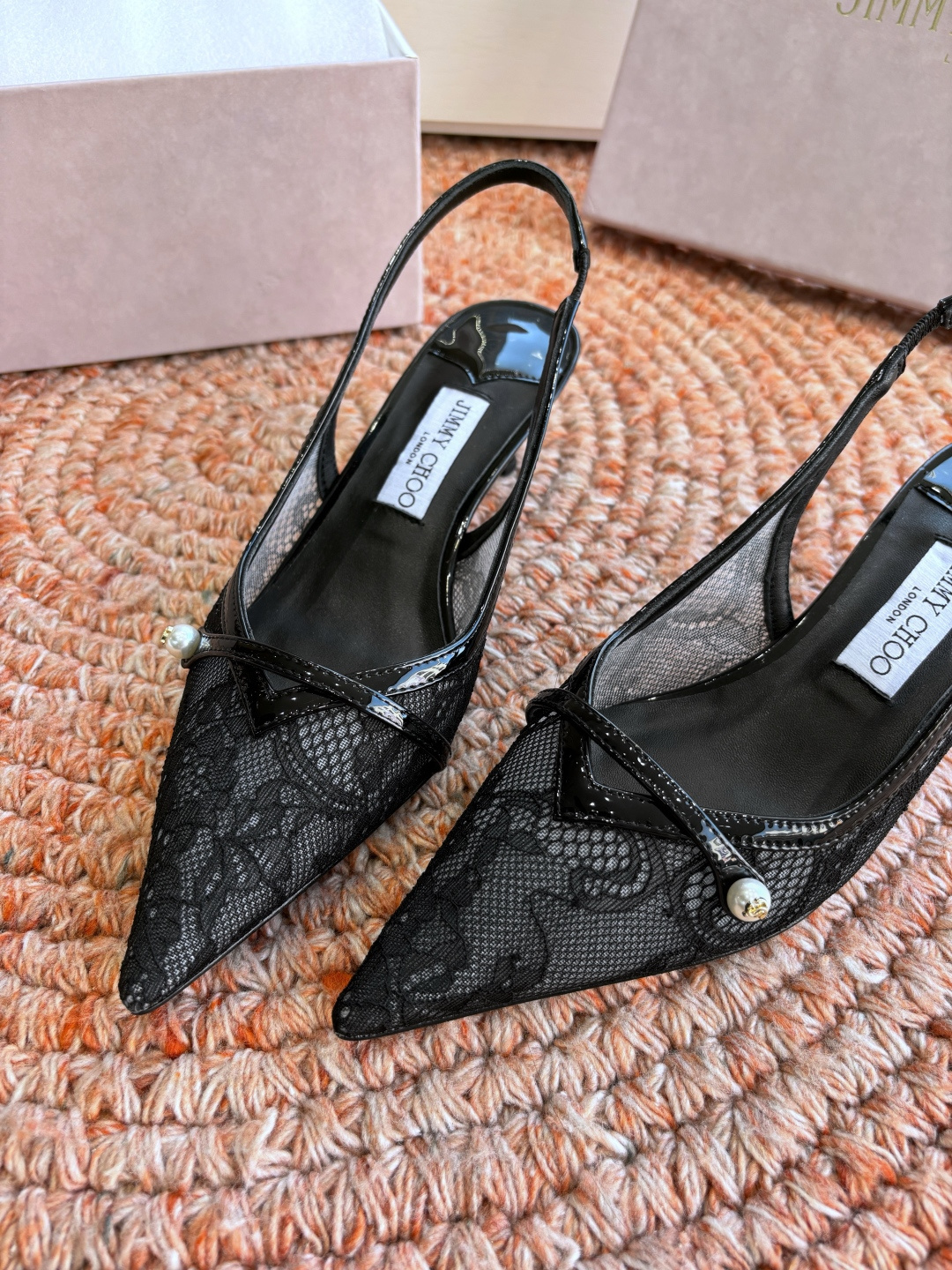 🌾G887所见即所得JimmyCho*吉米周早春爆品 顶版 尖头中空蕾丝高跟鞋 这也太仙了叭，像艺术品一