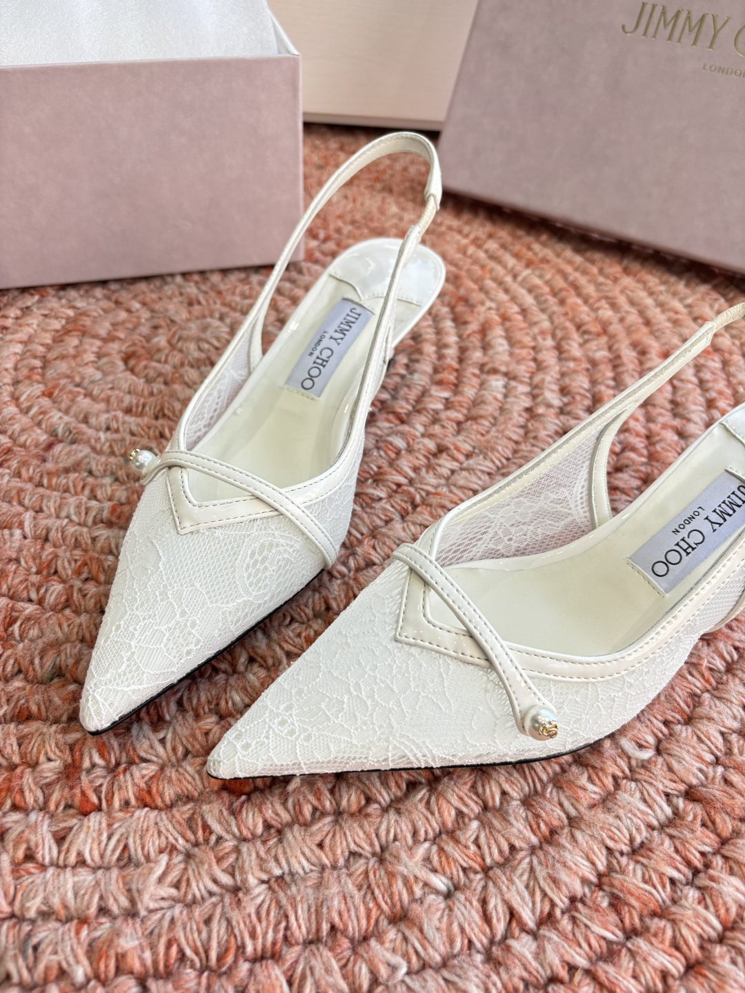 🌾G887所见即所得JimmyCho*吉米周早春爆品 顶版 尖头中空蕾丝高跟鞋 这也太仙了叭，像艺术品一