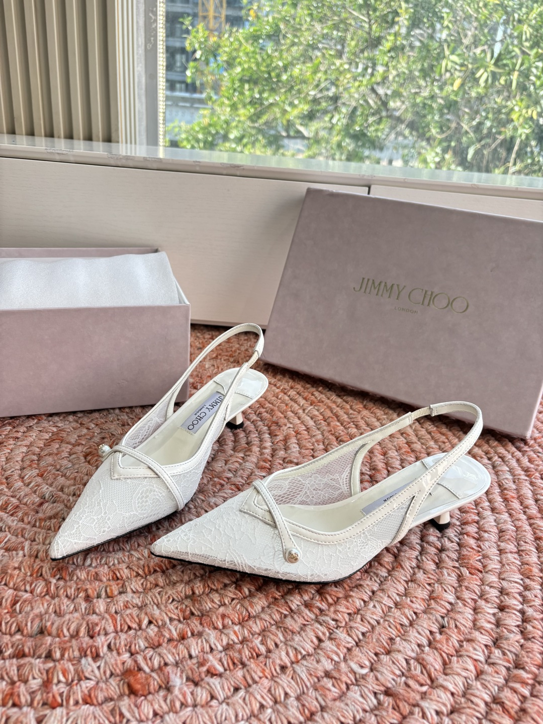 🌾G887所见即所得JimmyCho*吉米周早春爆品 顶版 尖头中空蕾丝高跟鞋 这也太仙了叭，像艺术品一