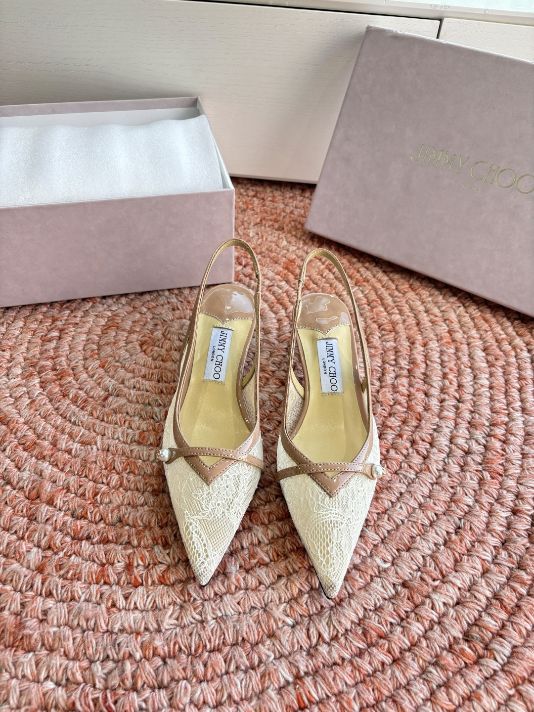 🌾G887所见即所得JimmyCho*吉米周早春爆品 顶版 尖头中空蕾丝高跟鞋 这也太仙了叭，像艺术品一