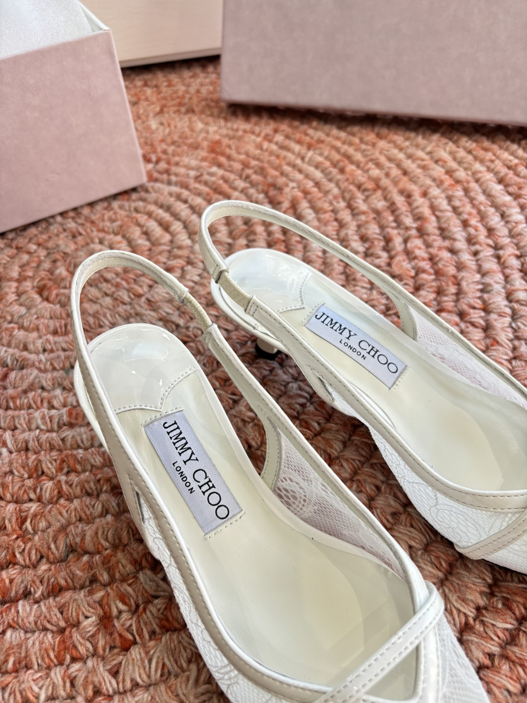 🌾G887所见即所得JimmyCho*吉米周早春爆品 顶版 尖头中空蕾丝高跟鞋 这也太仙了叭，像艺术品一