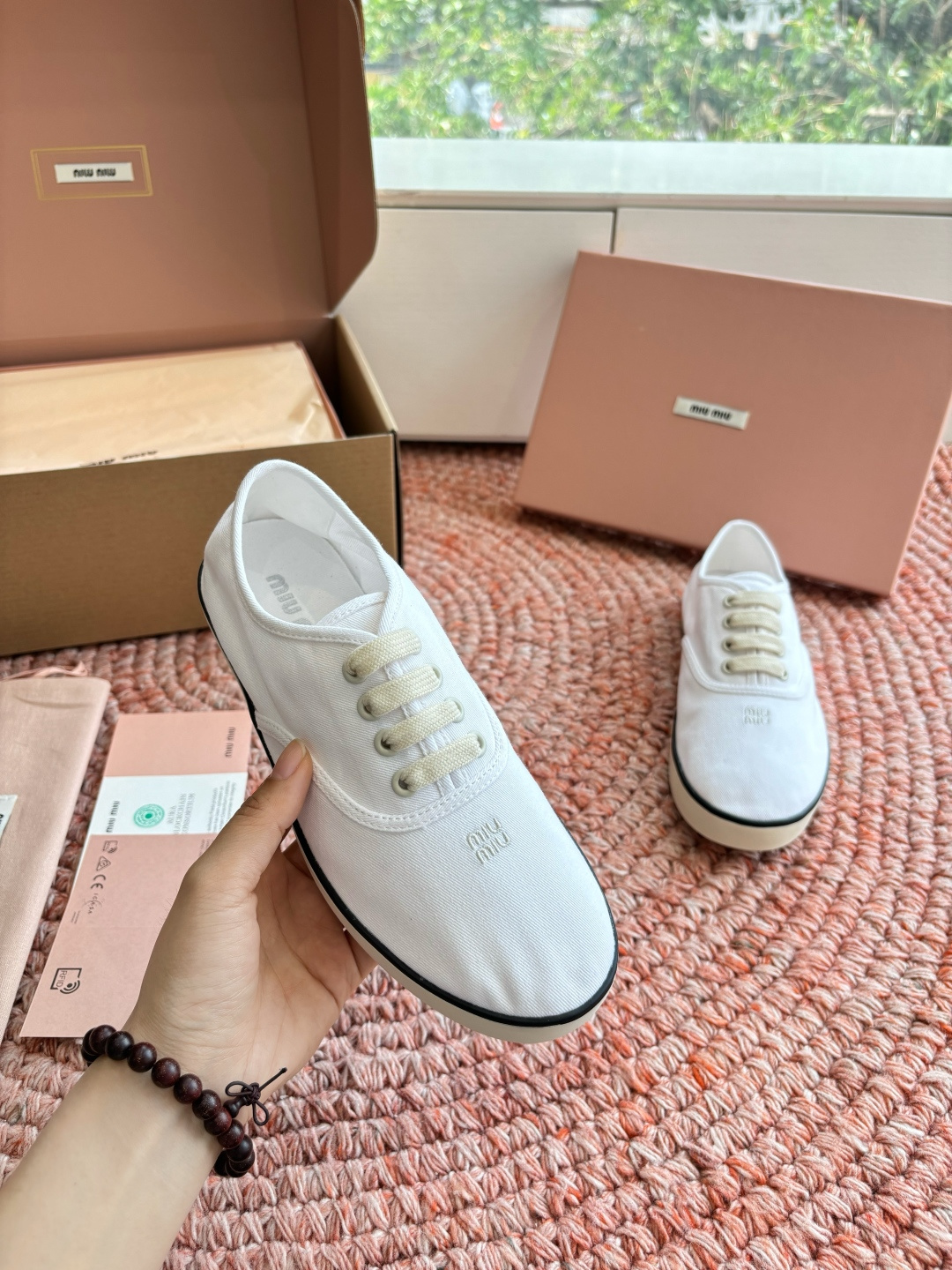 🌾G086miumiu缪缪 26ss 早春新款水钻刺绣帆布鞋把春日碎花踩在脚下，这双水钻刺绣帆布鞋太懂少