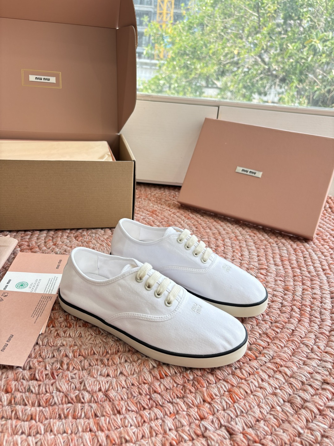 🌾G086miumiu缪缪 26ss 早春新款水钻刺绣帆布鞋把春日碎花踩在脚下，这双水钻刺绣帆布鞋太懂少