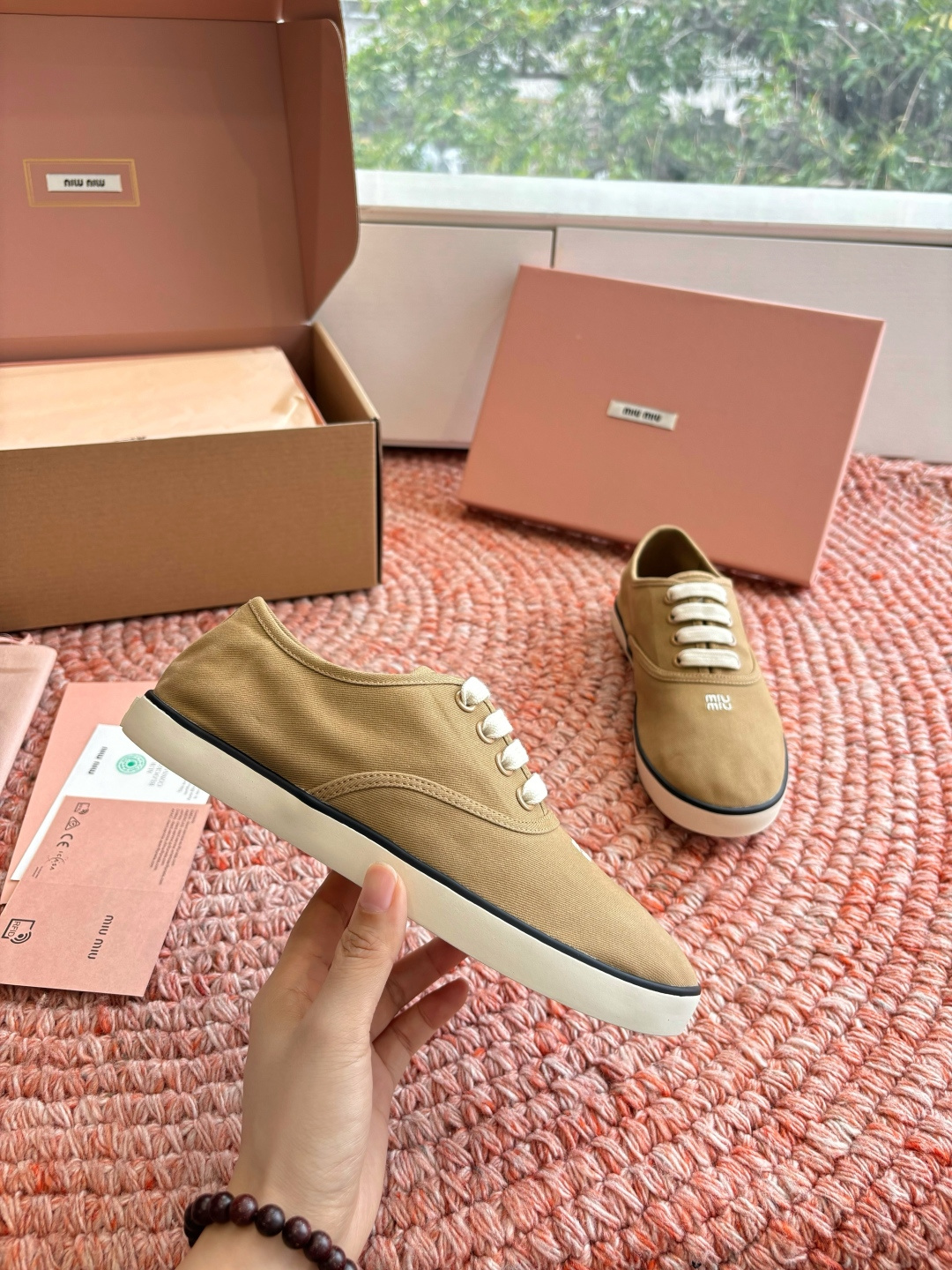 🌾G086miumiu缪缪 26ss 早春新款水钻刺绣帆布鞋把春日碎花踩在脚下，这双水钻刺绣帆布鞋太懂少