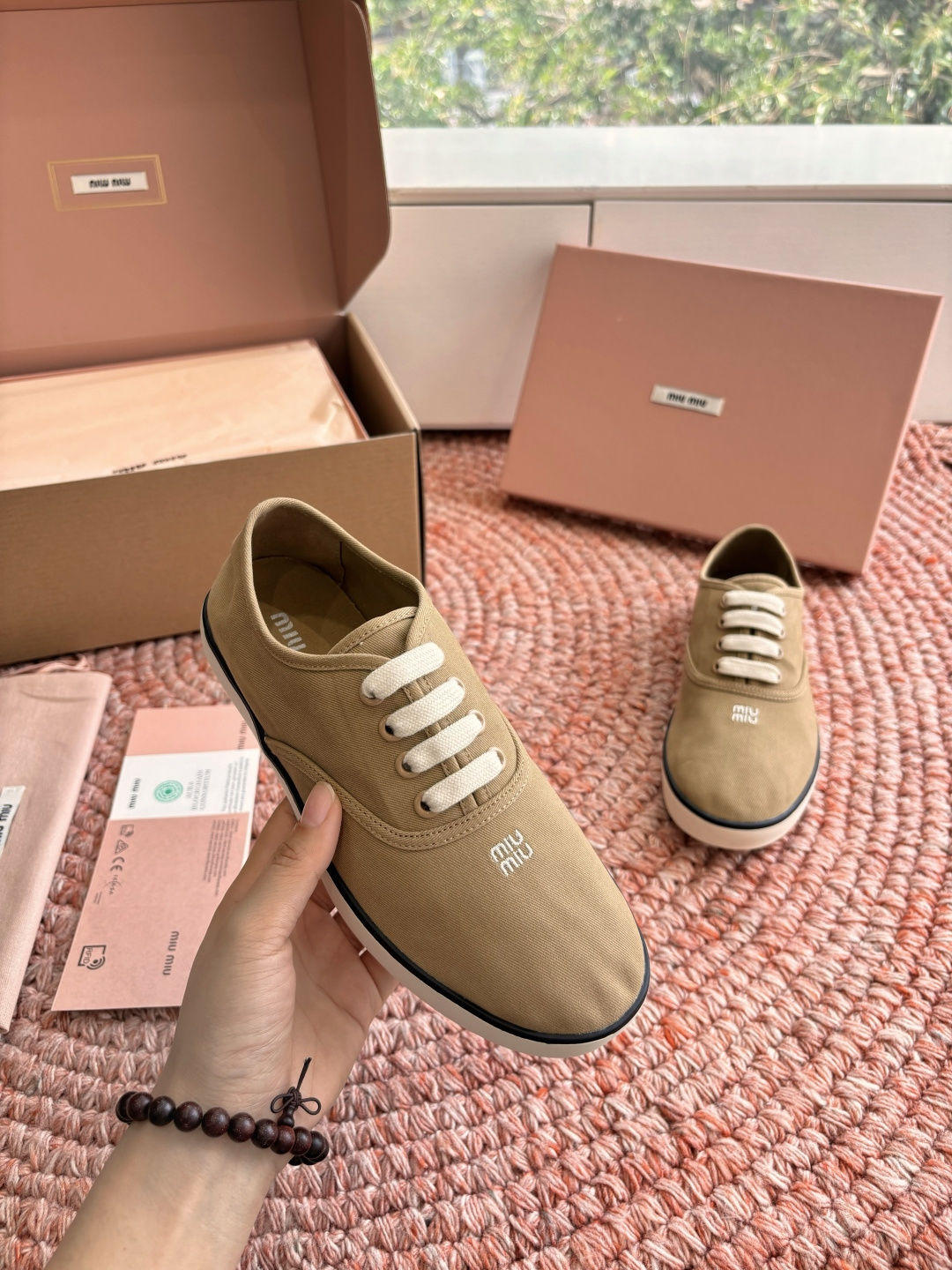 🌾G086miumiu缪缪 26ss 早春新款水钻刺绣帆布鞋把春日碎花踩在脚下，这双水钻刺绣帆布鞋太懂少