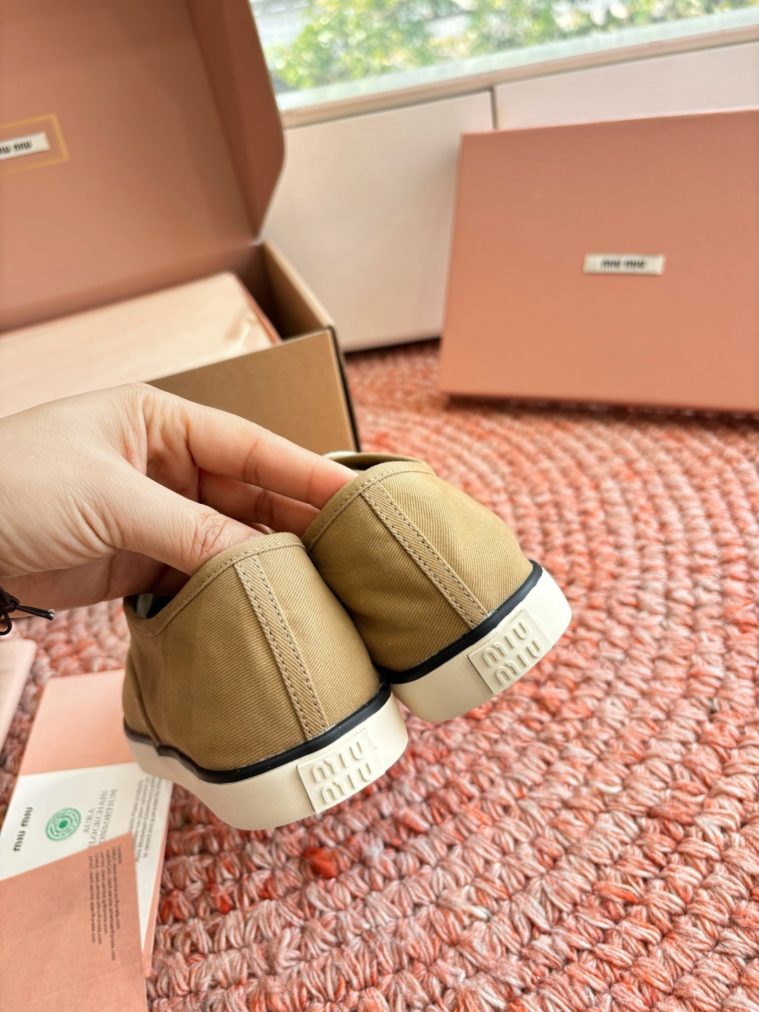 🌾G086miumiu缪缪 26ss 早春新款水钻刺绣帆布鞋把春日碎花踩在脚下，这双水钻刺绣帆布鞋太懂少