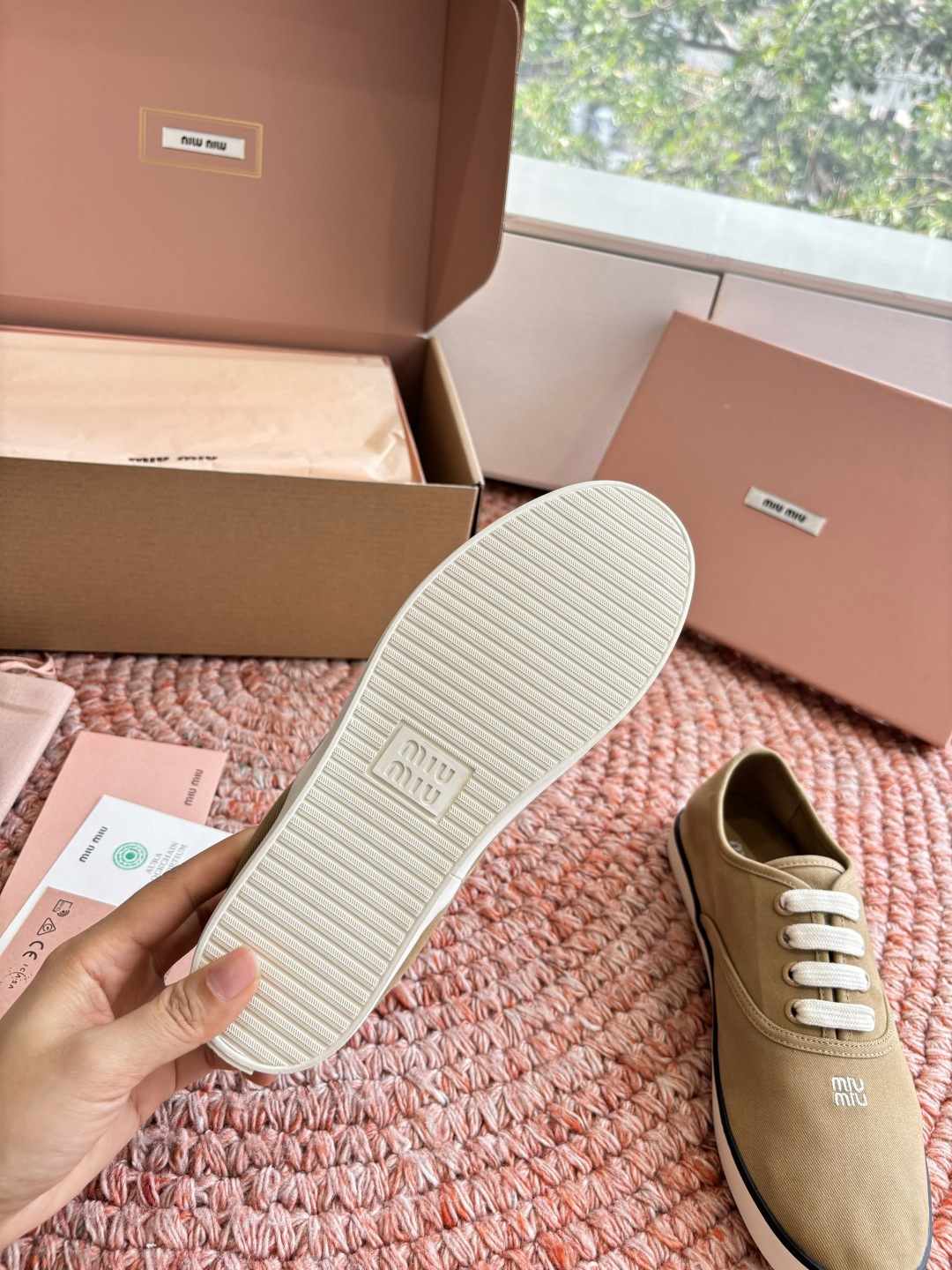 🌾G086miumiu缪缪 26ss 早春新款水钻刺绣帆布鞋把春日碎花踩在脚下，这双水钻刺绣帆布鞋太懂少