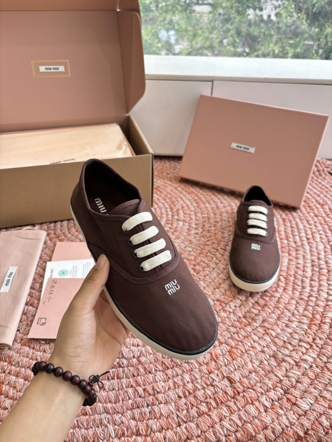 🌾G879miumiu缪缪 26ss 早春新款水钻刺绣帆布鞋把春日碎花踩在脚下，这双水钻刺绣帆布鞋太懂少